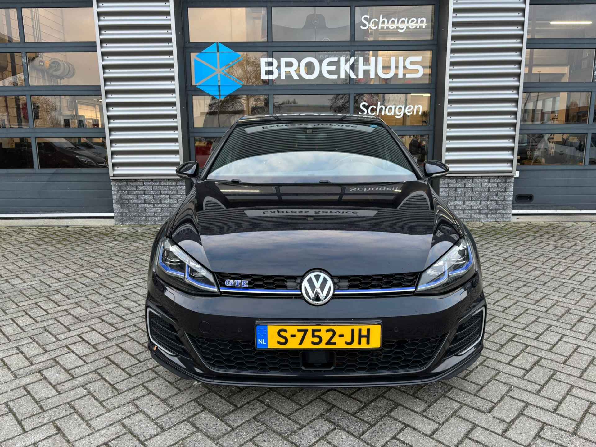 Volkswagen Golf 1.4 TSI 204 pk PHEV GTE | Achteruitrijcamera | Dodehoek detectie | Elektrische geheugen stoel | Leder | - 4/15