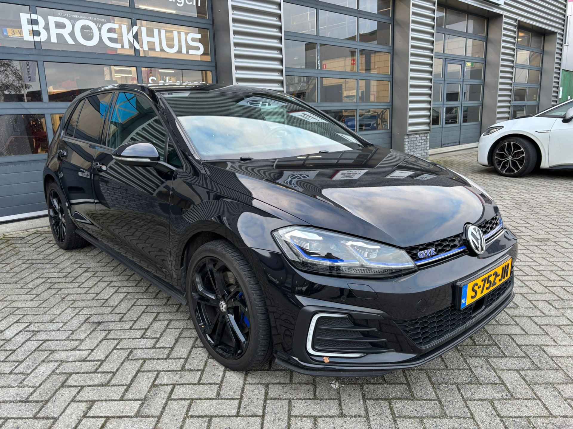 Volkswagen Golf 1.4 TSI 204 pk PHEV GTE | Achteruitrijcamera | Dodehoek detectie | Elektrische geheugen stoel | Leder | - 5/15