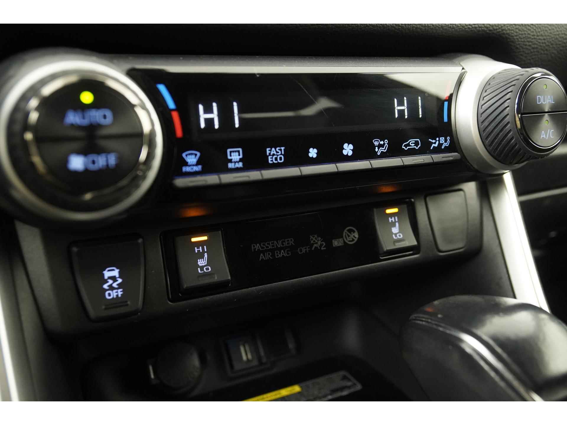 Toyota RAV4 2.5 Hybrid AWD Bi-Tone | Navigatie | JBL Sound | Zondag Open! - 10/33