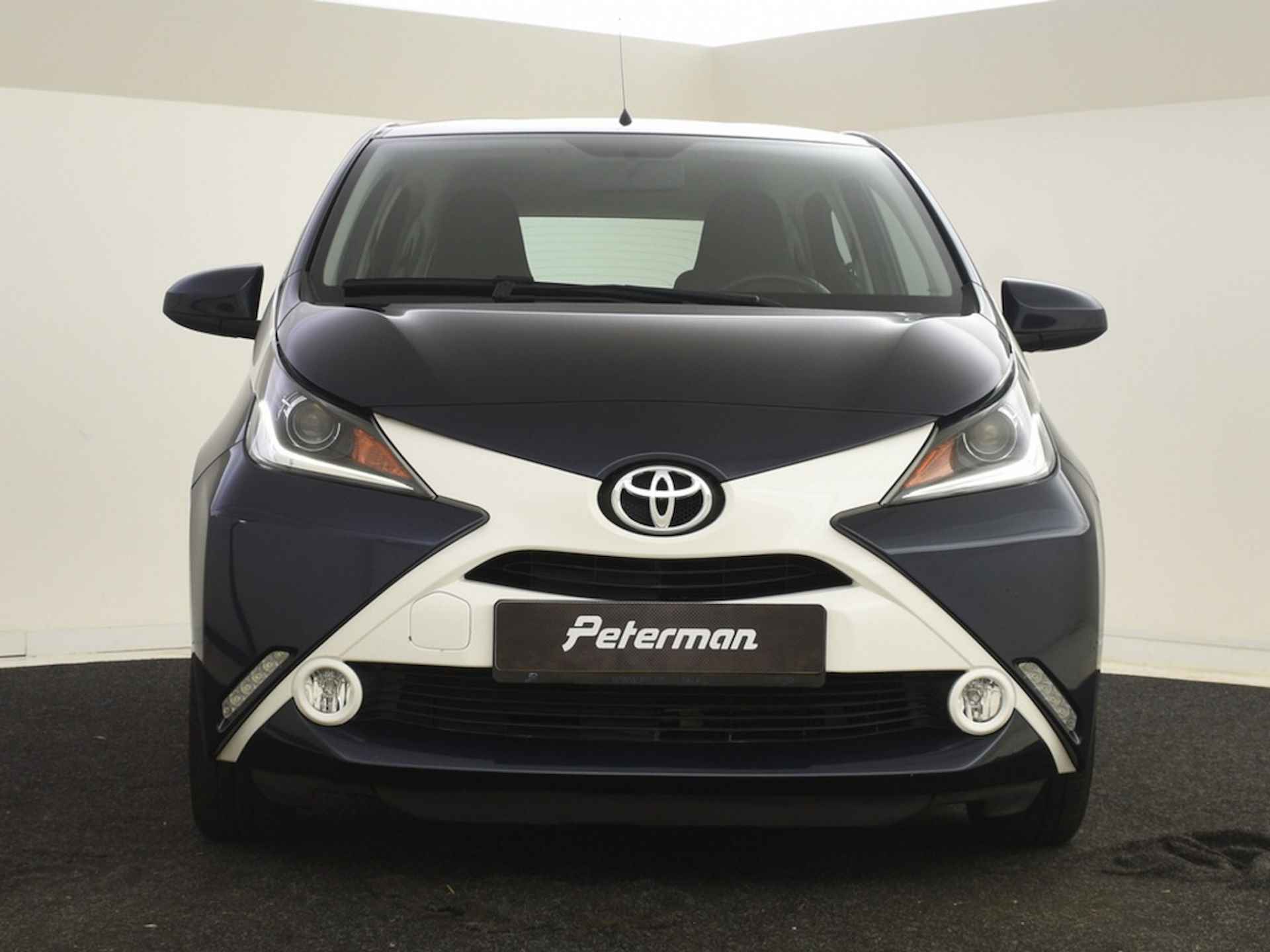 Toyota Aygo 1.0 VVT-i x-play | Navigatie - 3/27