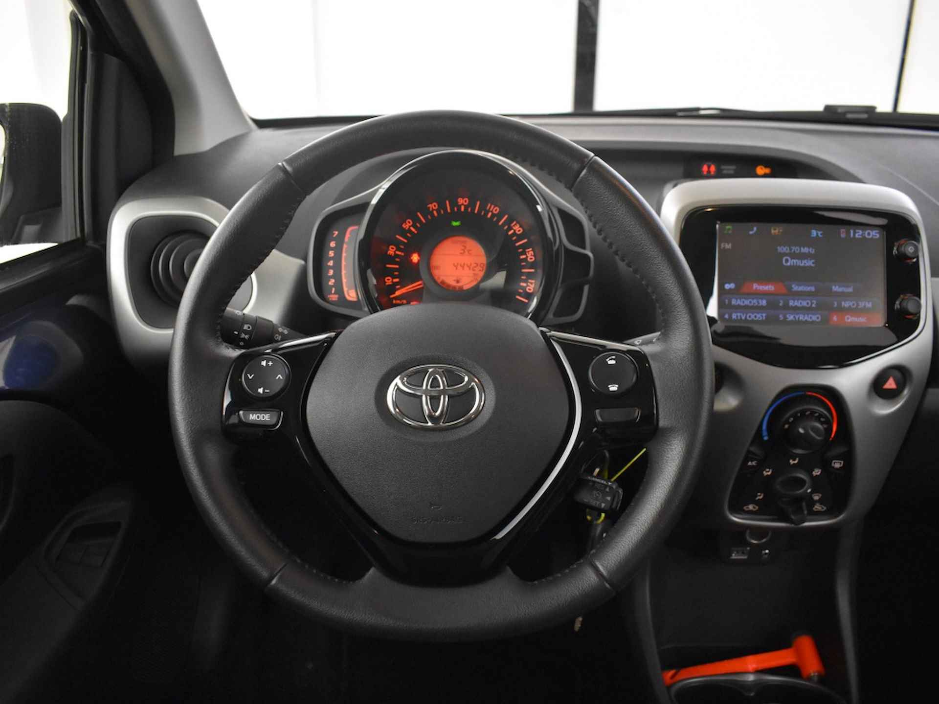 Toyota Aygo 1.0 VVT-i x-play | Navigatie - 6/27