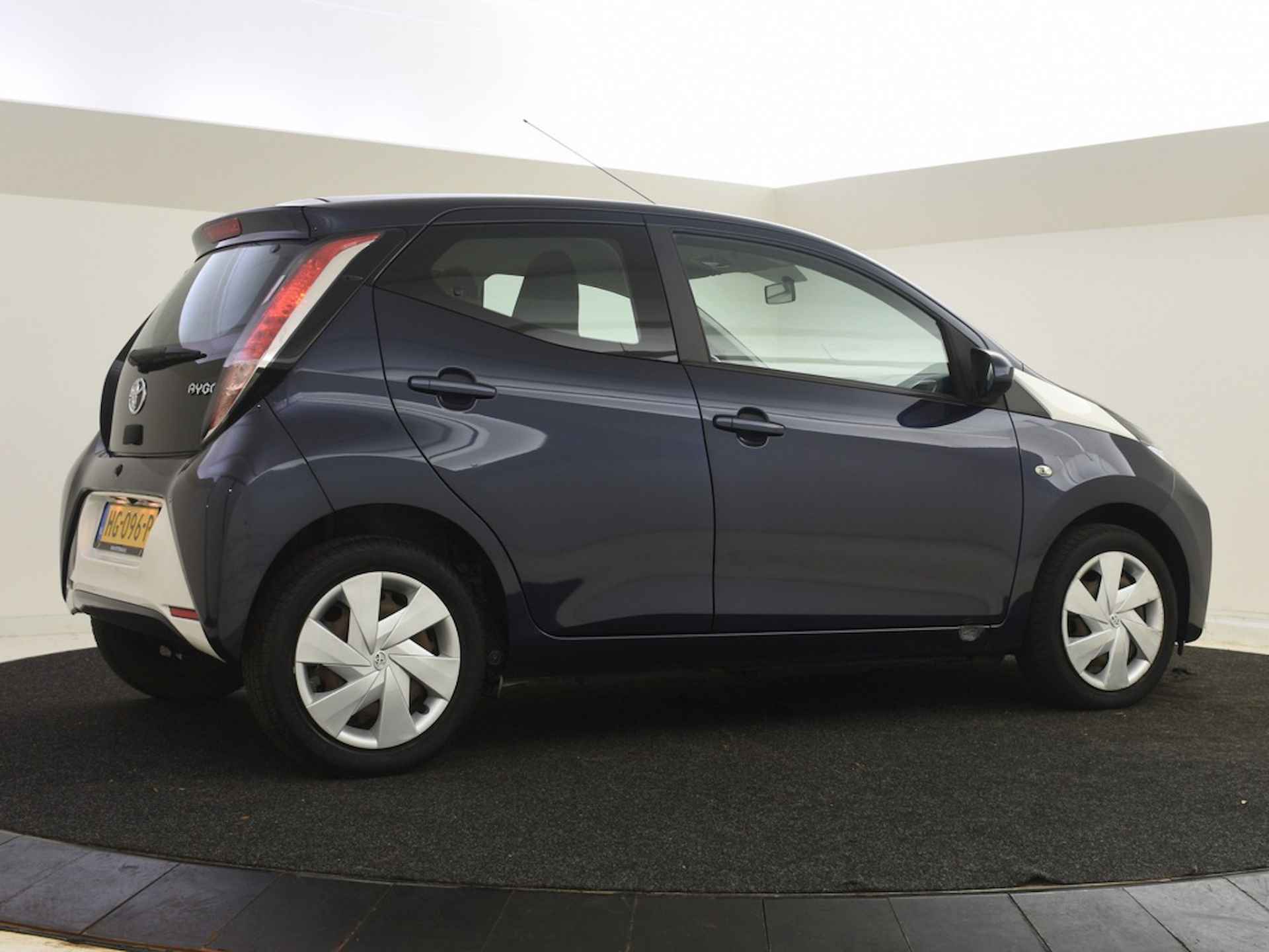 Toyota Aygo 1.0 VVT-i x-play | Navigatie - 7/27