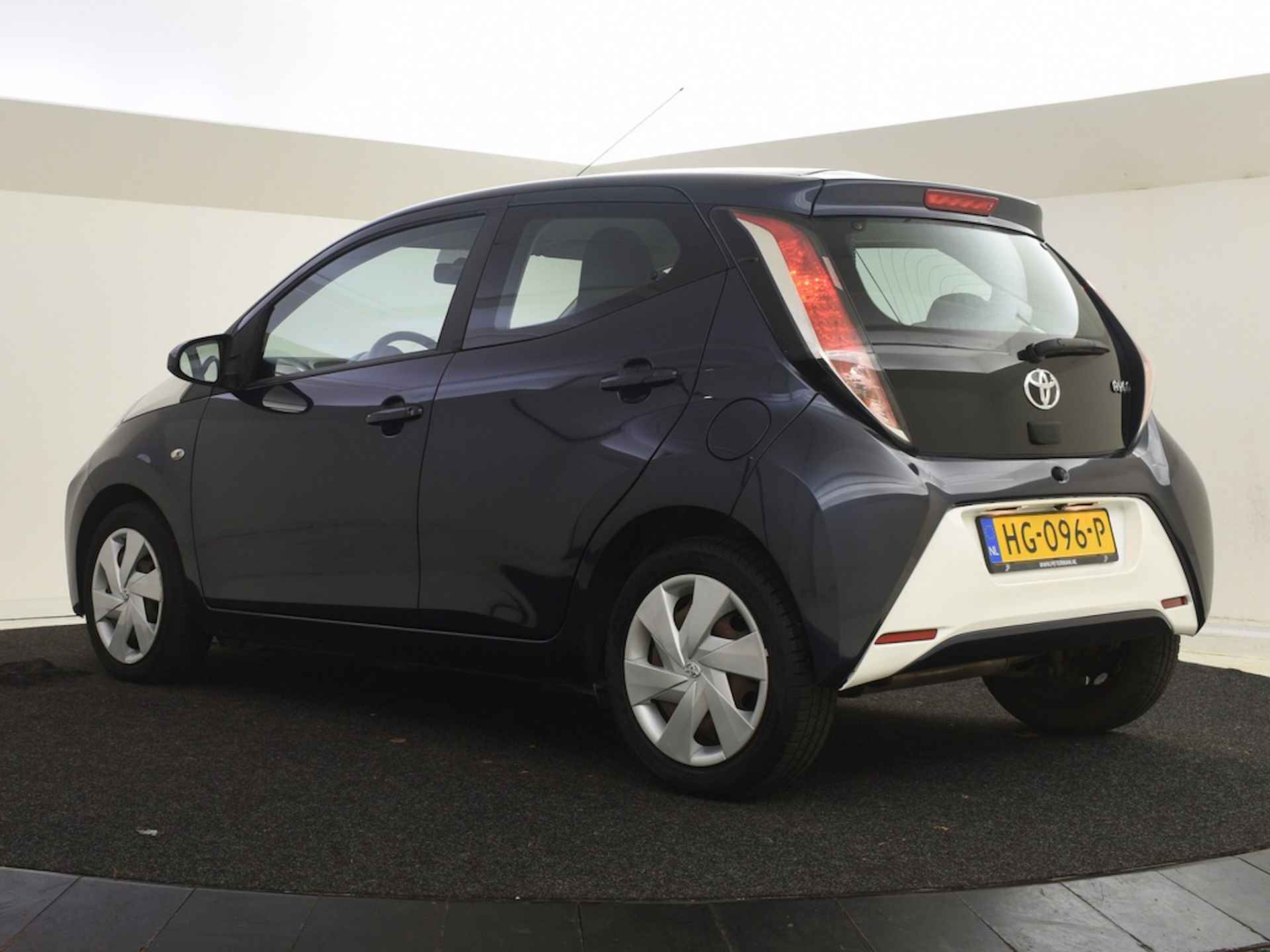 Toyota Aygo 1.0 VVT-i x-play | Navigatie - 8/27