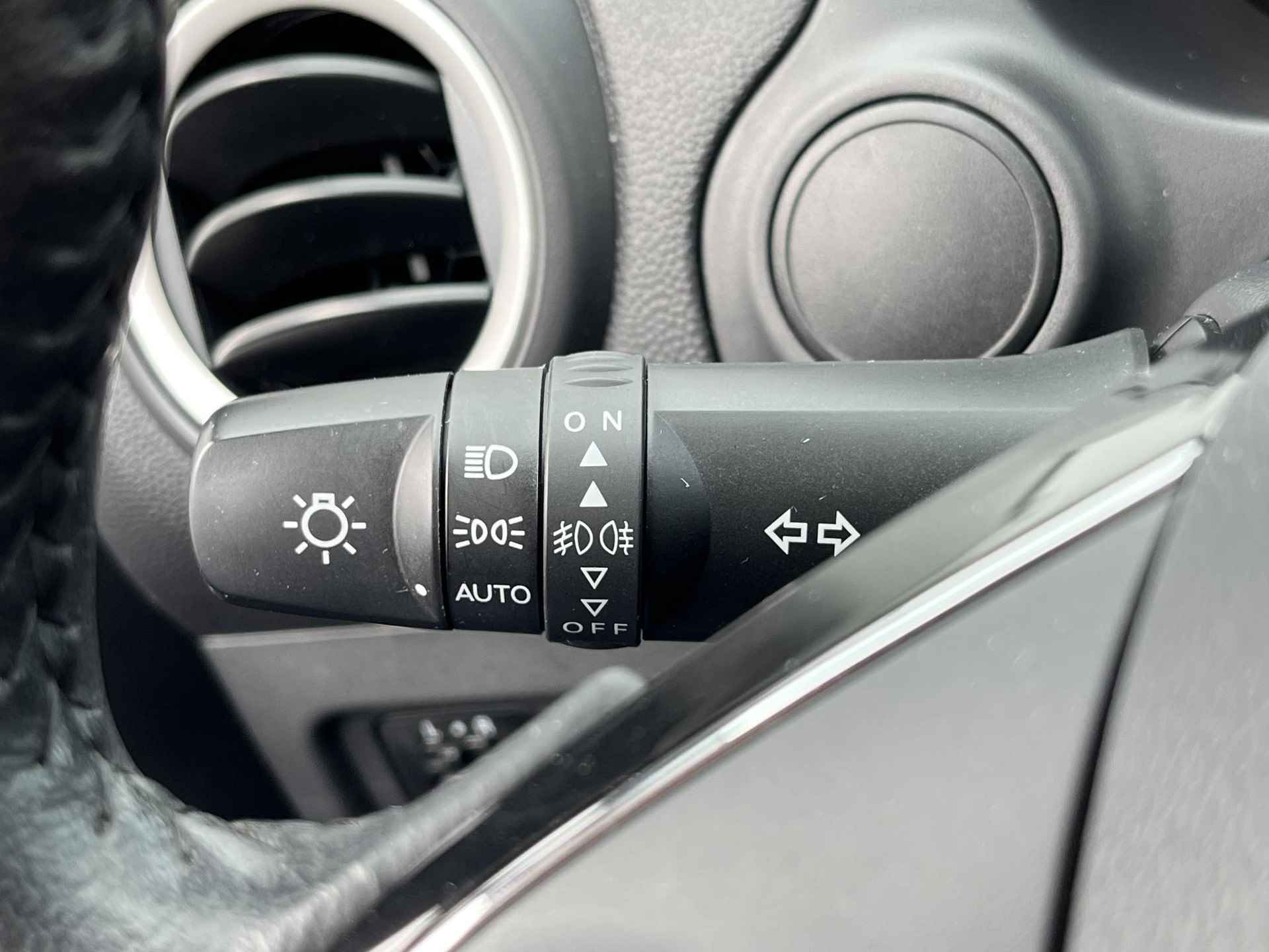 Mitsubishi Space Star 1.2 Nova / Navigatie / 15" lichtmetalen wielen / All Season banden / Airconditioning / Stoelverwarming - 29/45