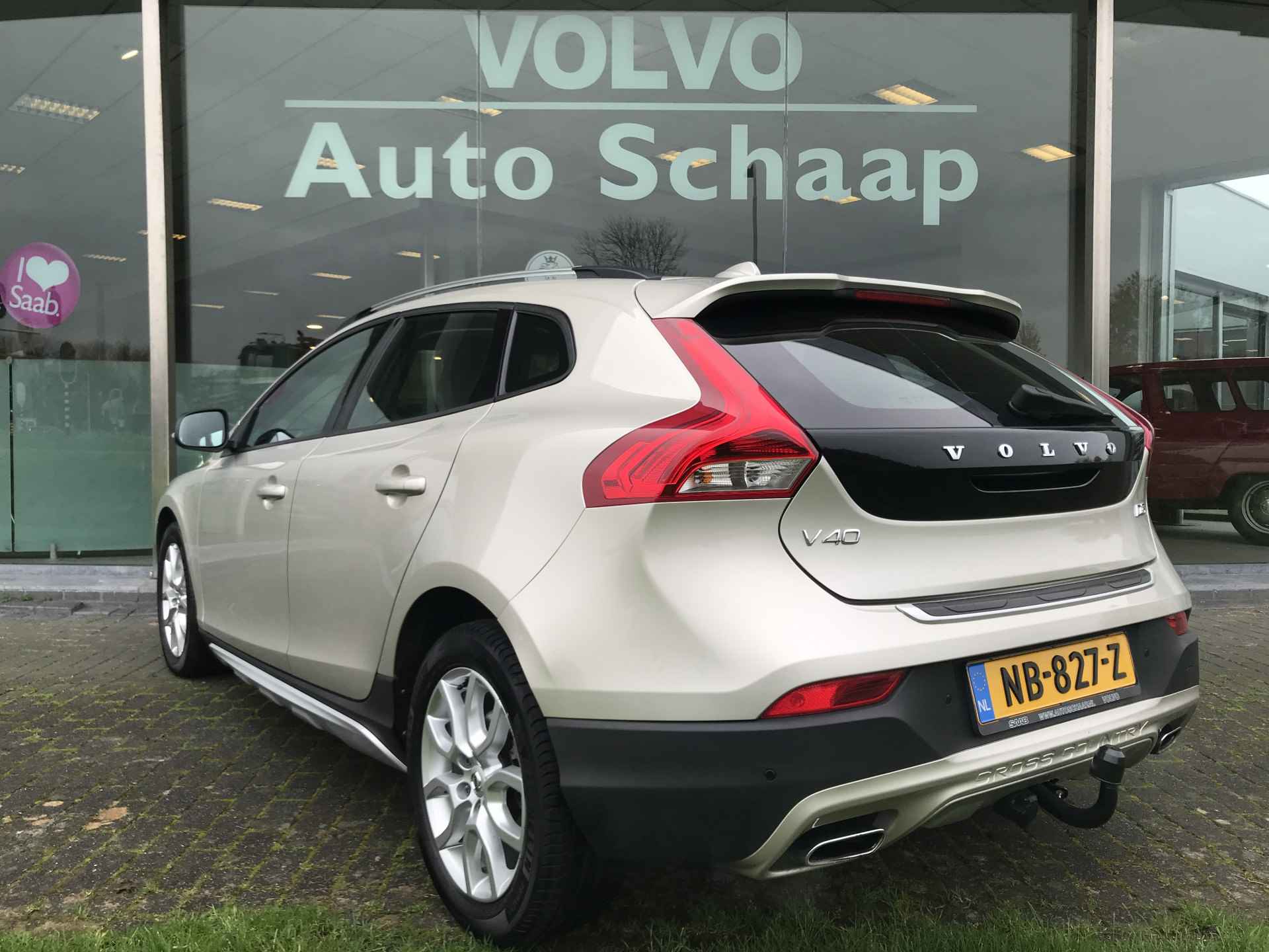 Volvo V40 Cross Country 2.0 D3 Nordic+ Automaat | Rijklaar incl garantie | Standkachel Trekhaak Verwarmbaar voorruit - 3/36