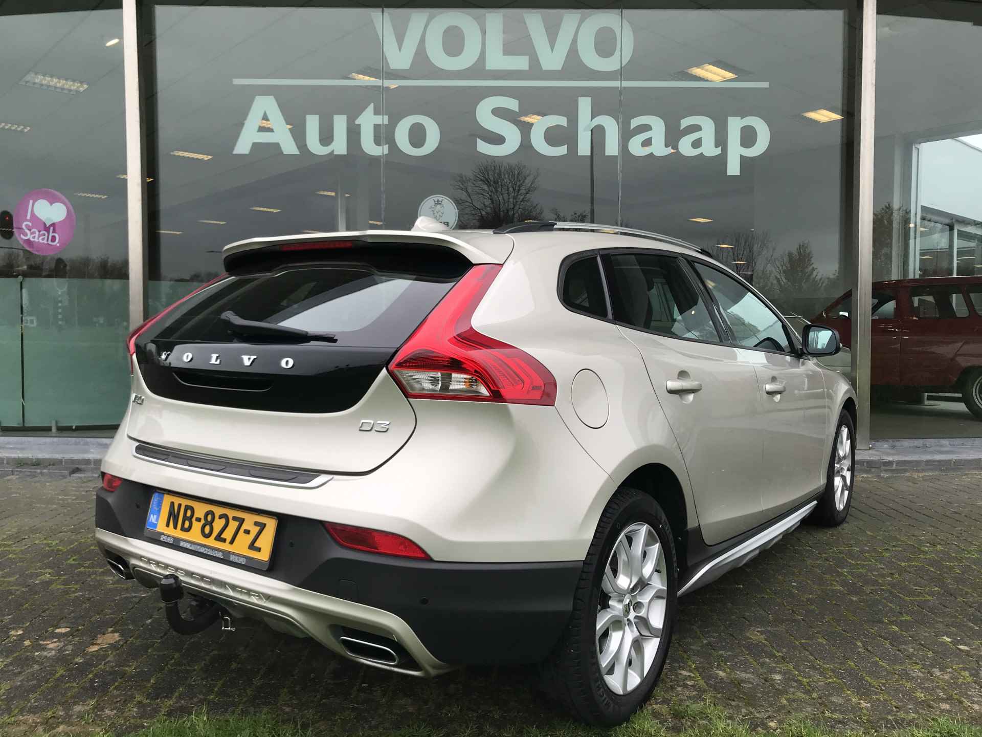 Volvo V40 Cross Country 2.0 D3 Nordic+ Automaat | Rijklaar incl garantie | Standkachel Trekhaak Verwarmbaar voorruit - 5/36