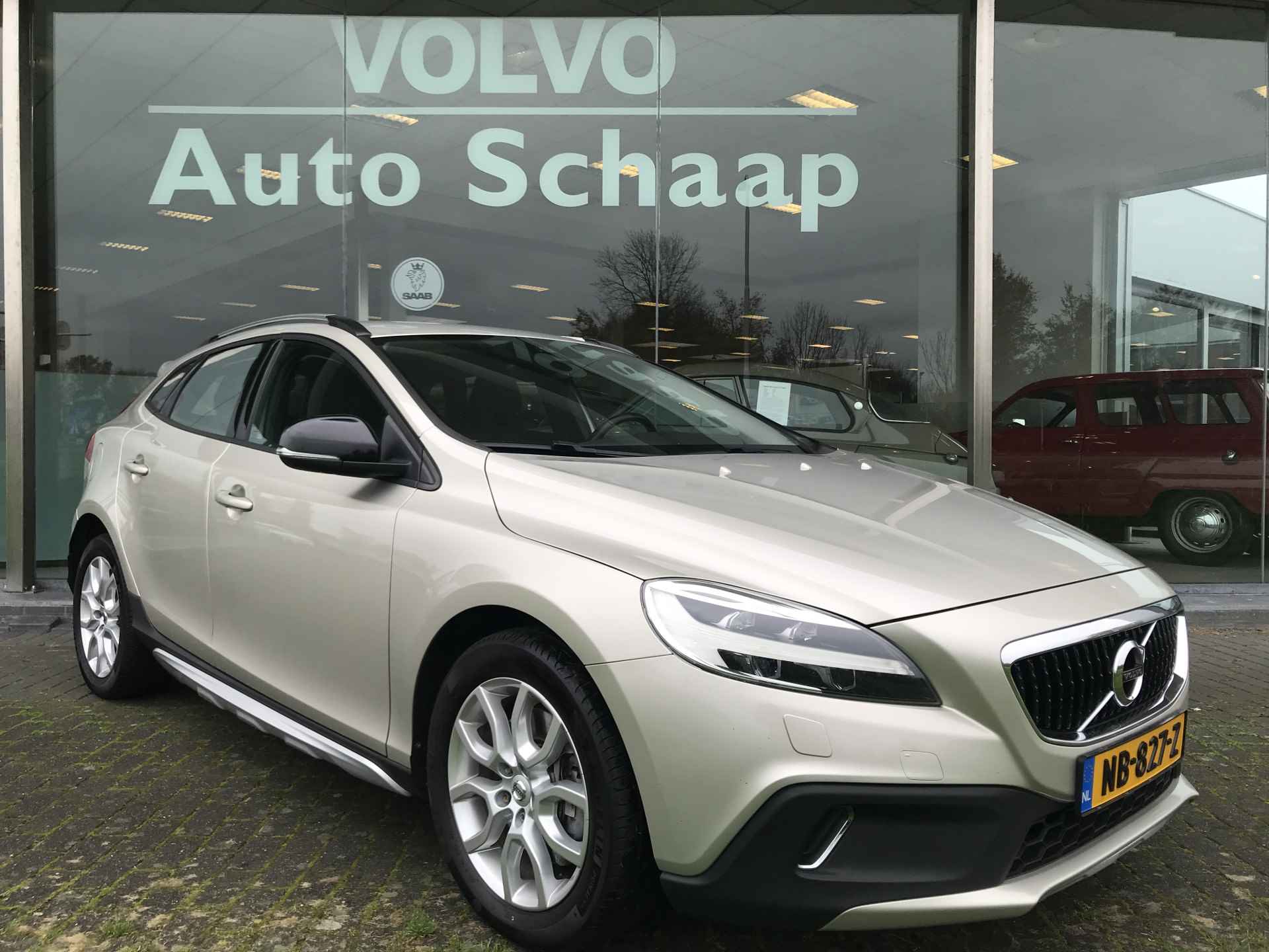 Volvo V40 Cross Country 2.0 D3 Nordic+ Automaat | Rijklaar incl garantie | Standkachel Trekhaak Verwarmbaar voorruit - 7/36