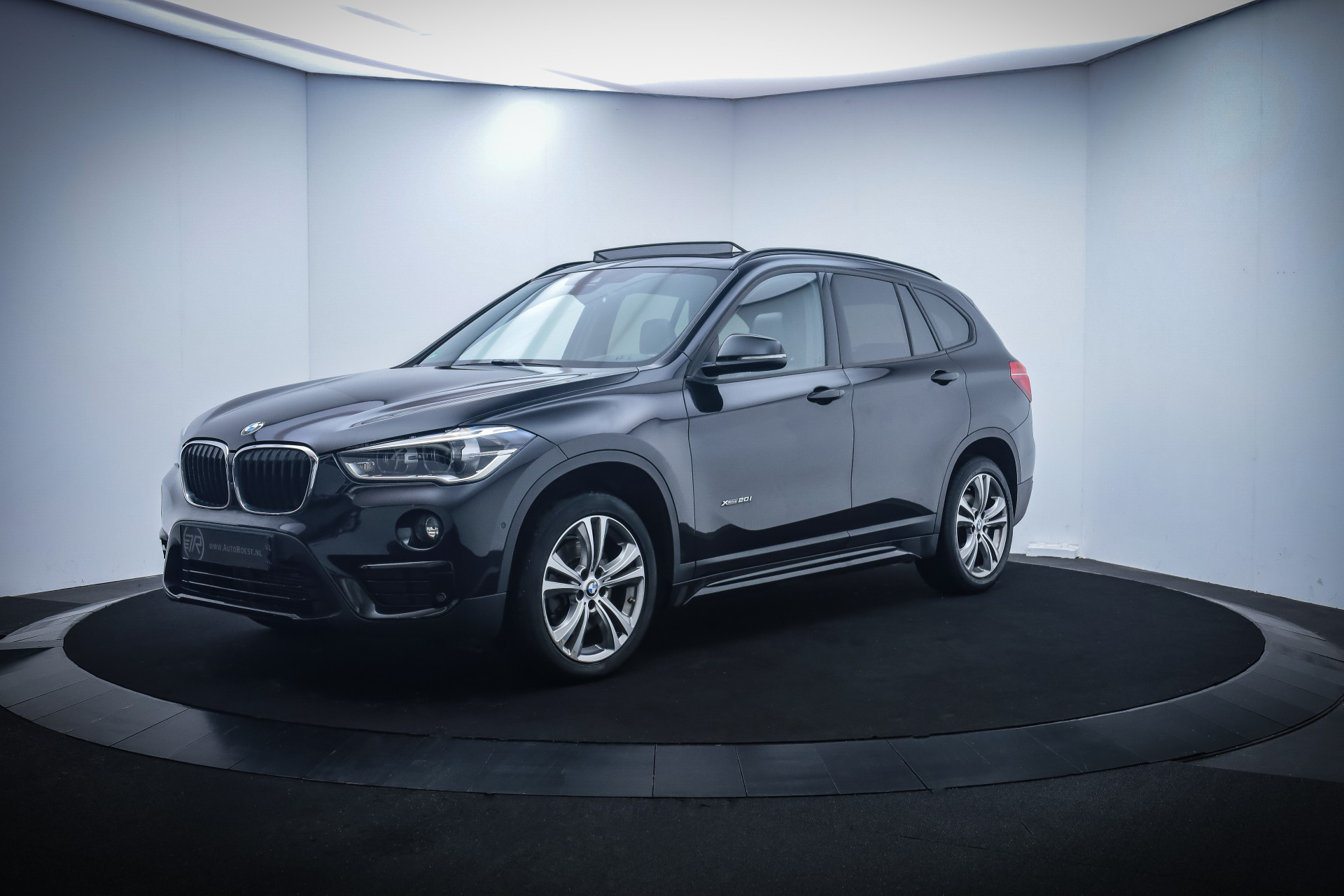 BMW X1 20iA X.Dr SPORT-LINE VOL! PANO/HARMANKARDON/LEER/SPORTST./MEMORY/KEYLESS/STOEL+STUURVERW.