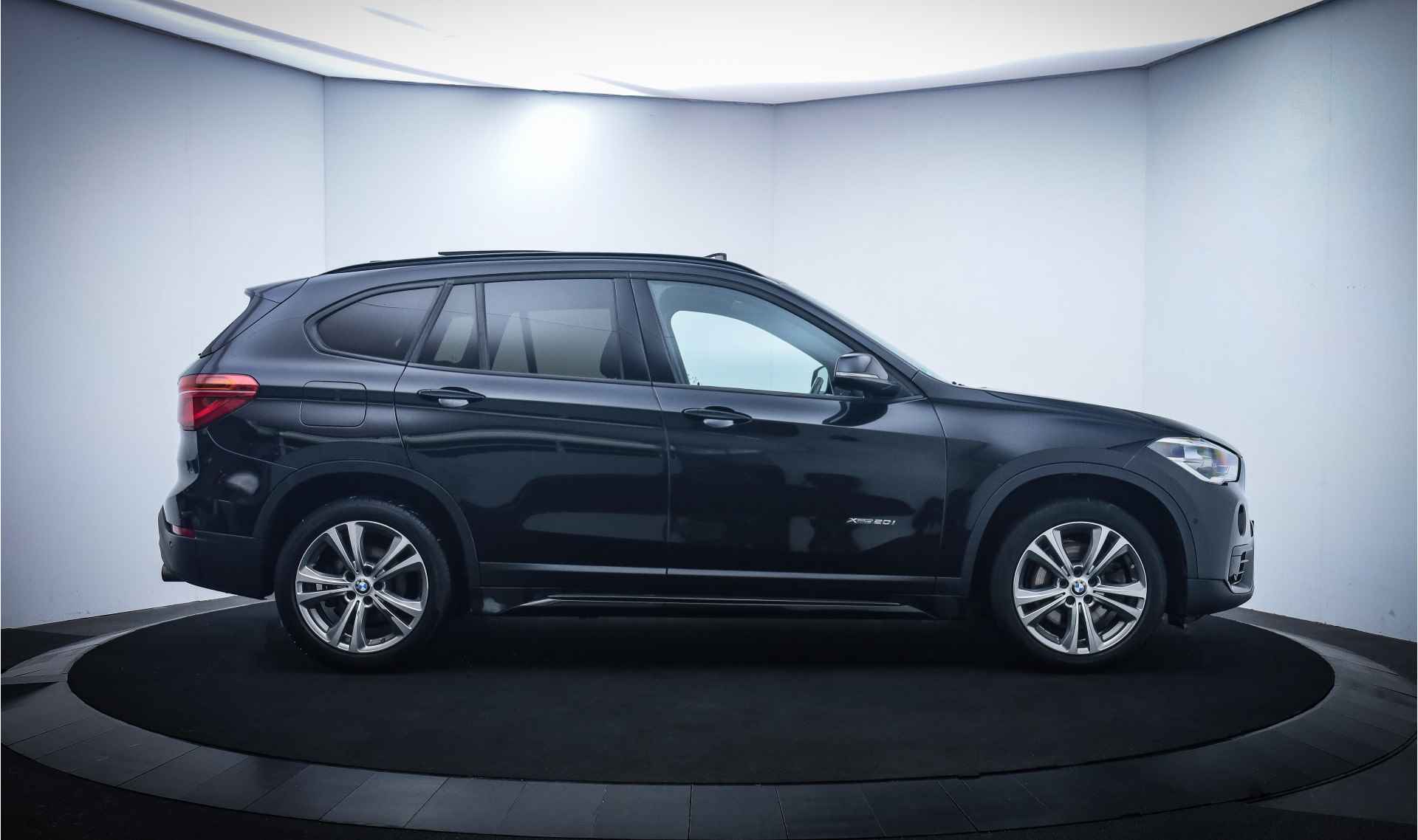 BMW X1 20iA X.Dr SPORT-LINE VOL! PANO/HARMANKARDON/LEER/SPORTST./MEMORY/KEYLESS/STOEL+STUURVERW. - 4/33