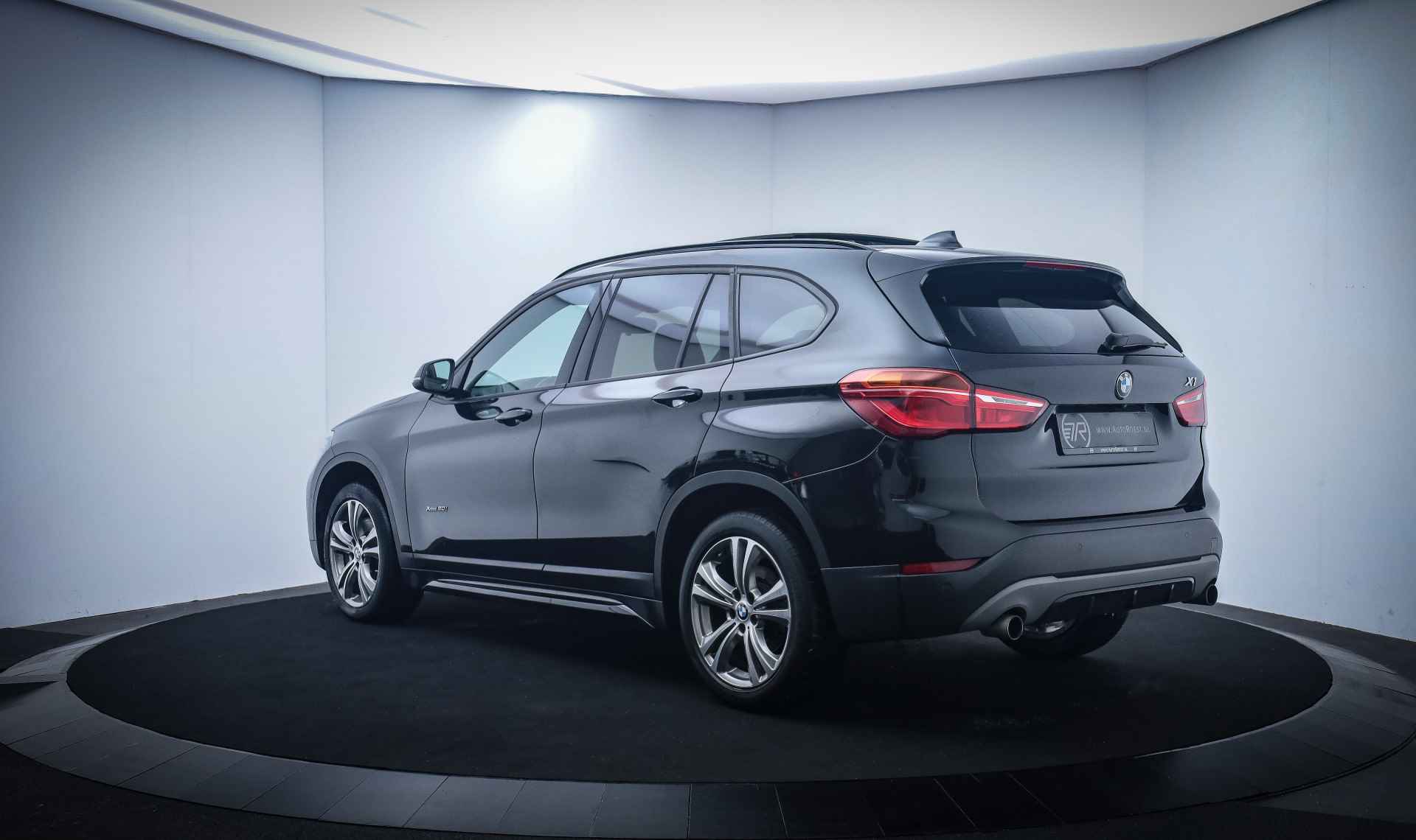 BMW X1 20iA X.Dr SPORT-LINE VOL! PANO/HARMANKARDON/LEER/SPORTST./MEMORY/KEYLESS/STOEL+STUURVERW. - 8/33