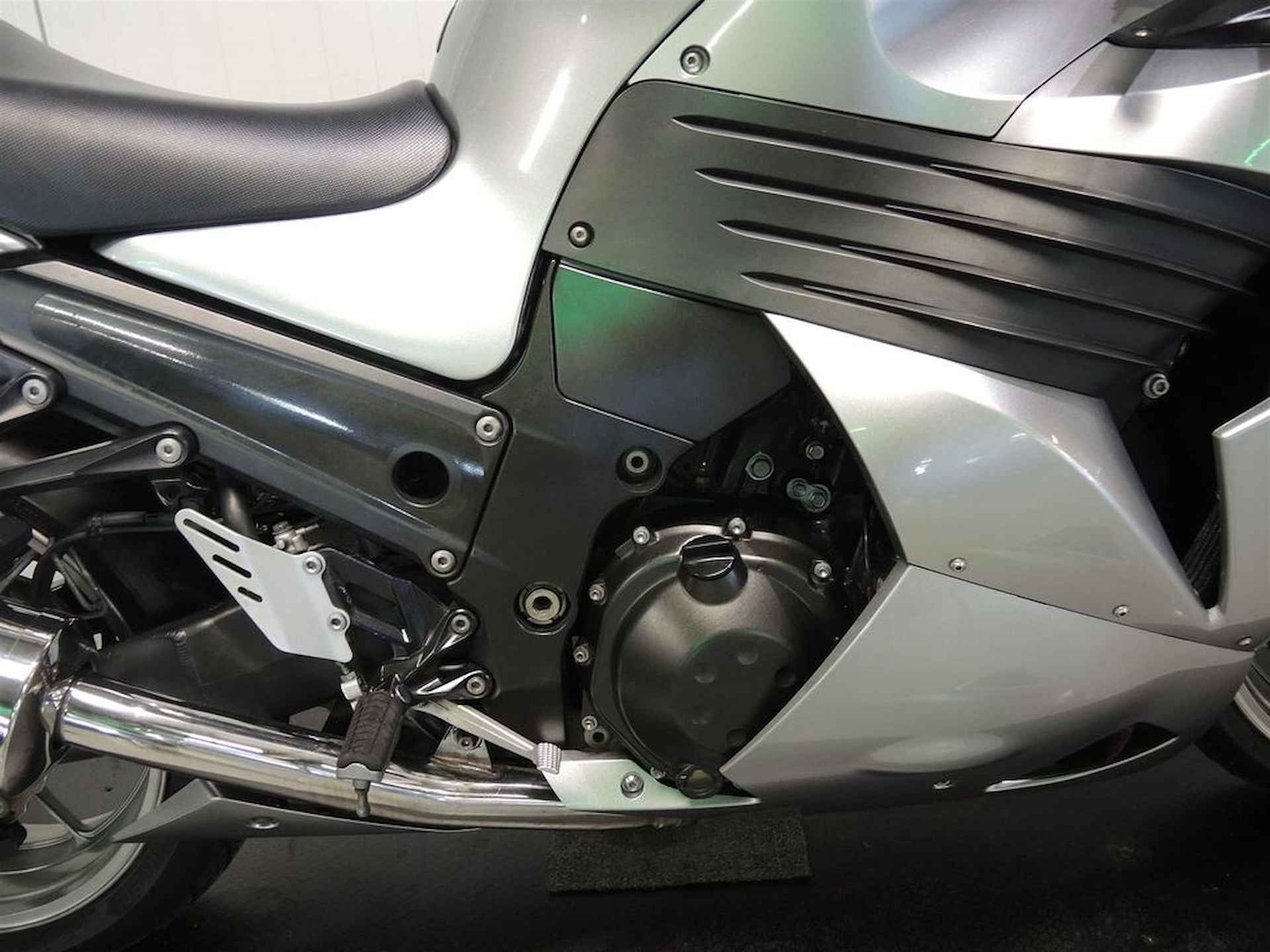 Kawasaki ZZR 1400 ABS - 8/11