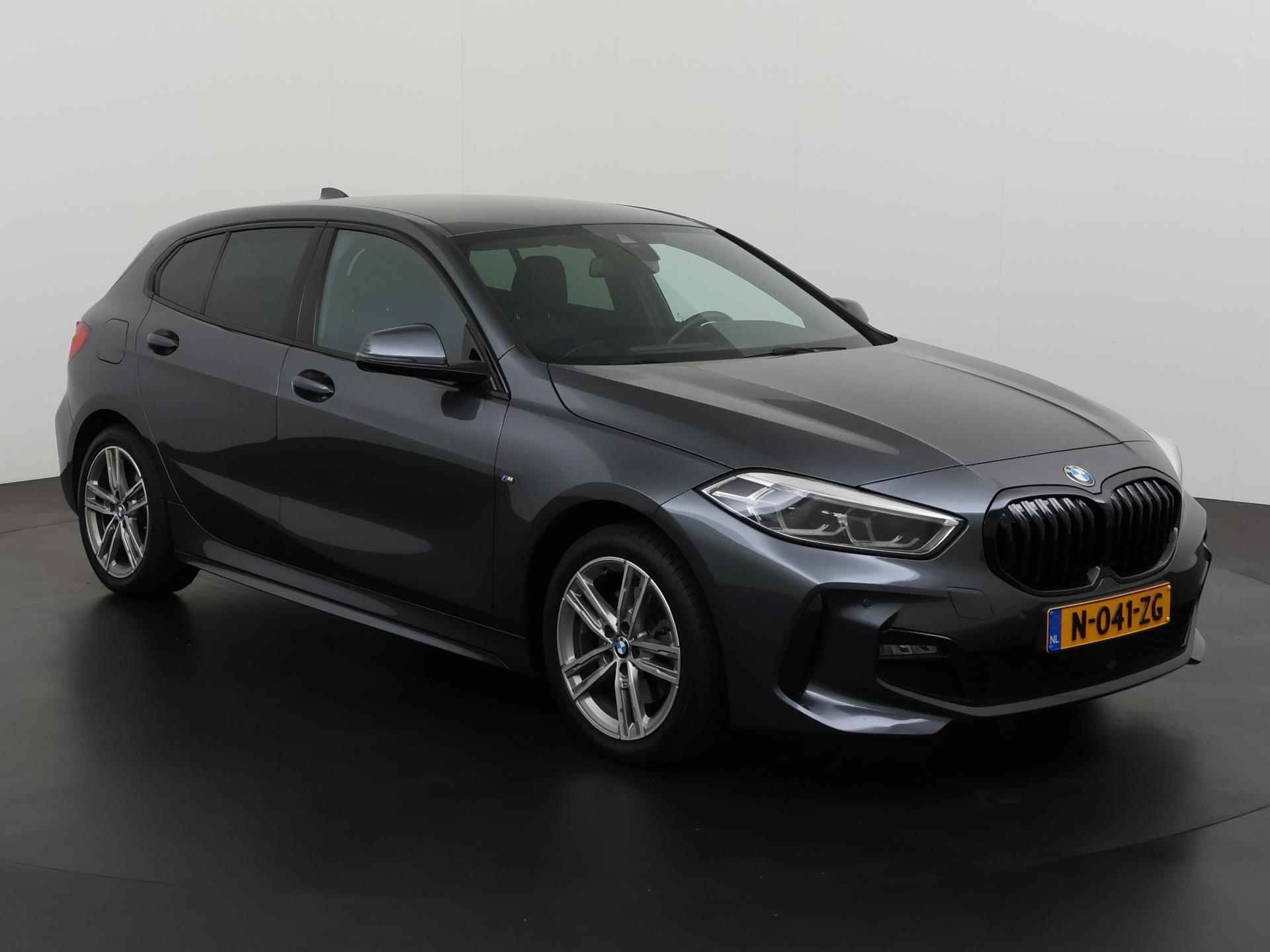 BMW 1-serie 118i M Sport | LED | Live cockpit pro | Carplay | Winter pakket |  Zondag Open! - 30/42