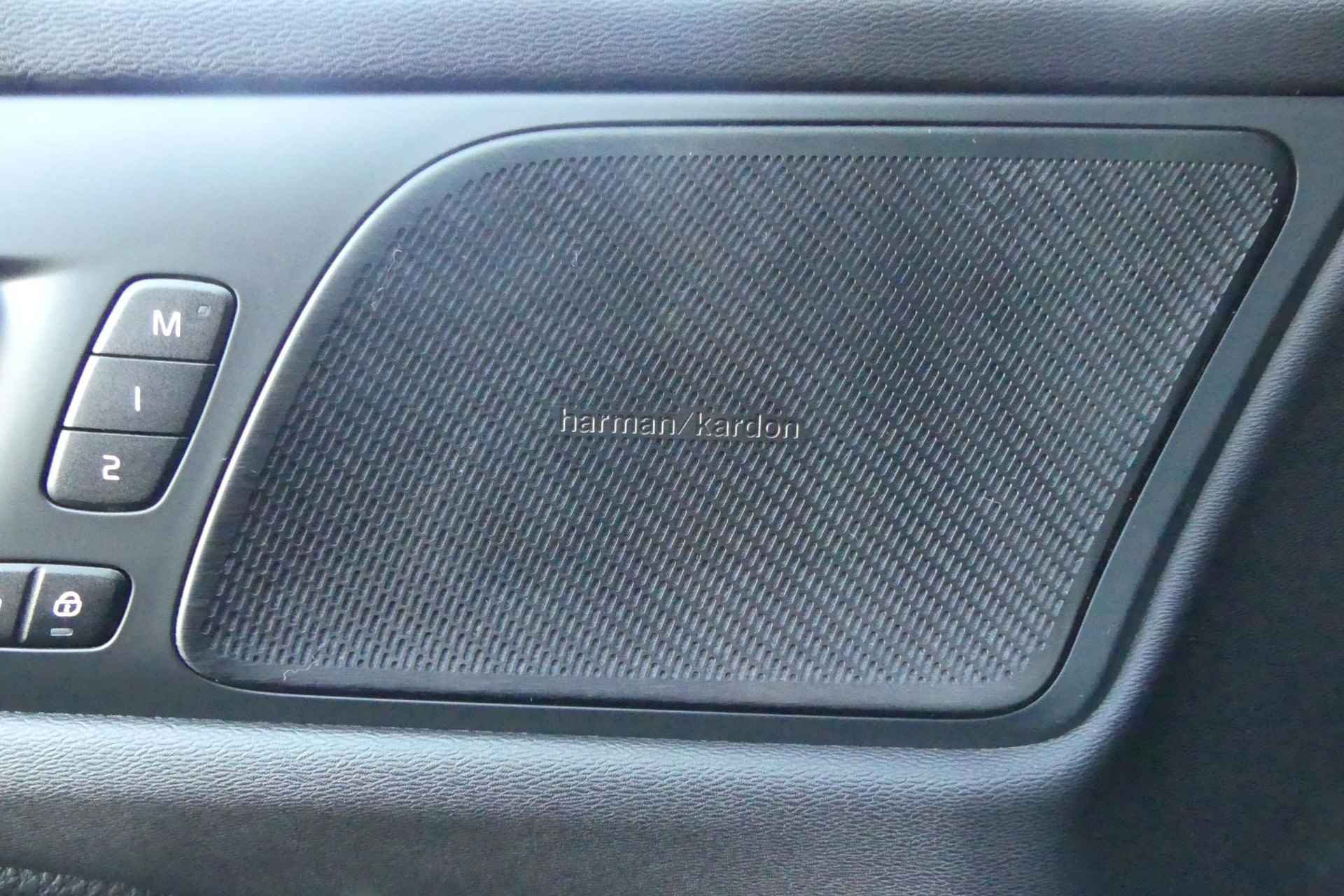 Volvo S60 T8 Recharge AWD R-Design | Panoramadak | Polestar | Head-Up display | Harman Kardon audio | Camera | - 26/37