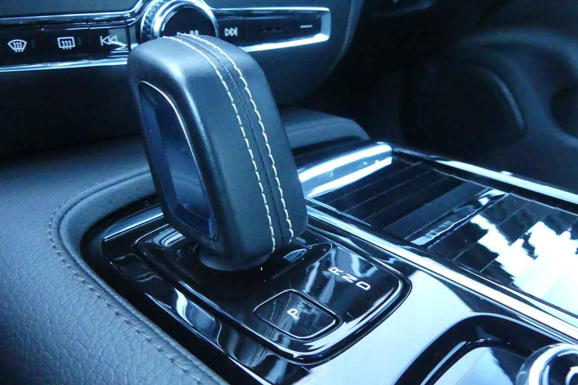 Volvo S60 T8 Recharge AWD R-Design | Panoramadak | Polestar | Head-Up display | Harman Kardon audio | Camera | - 28/37