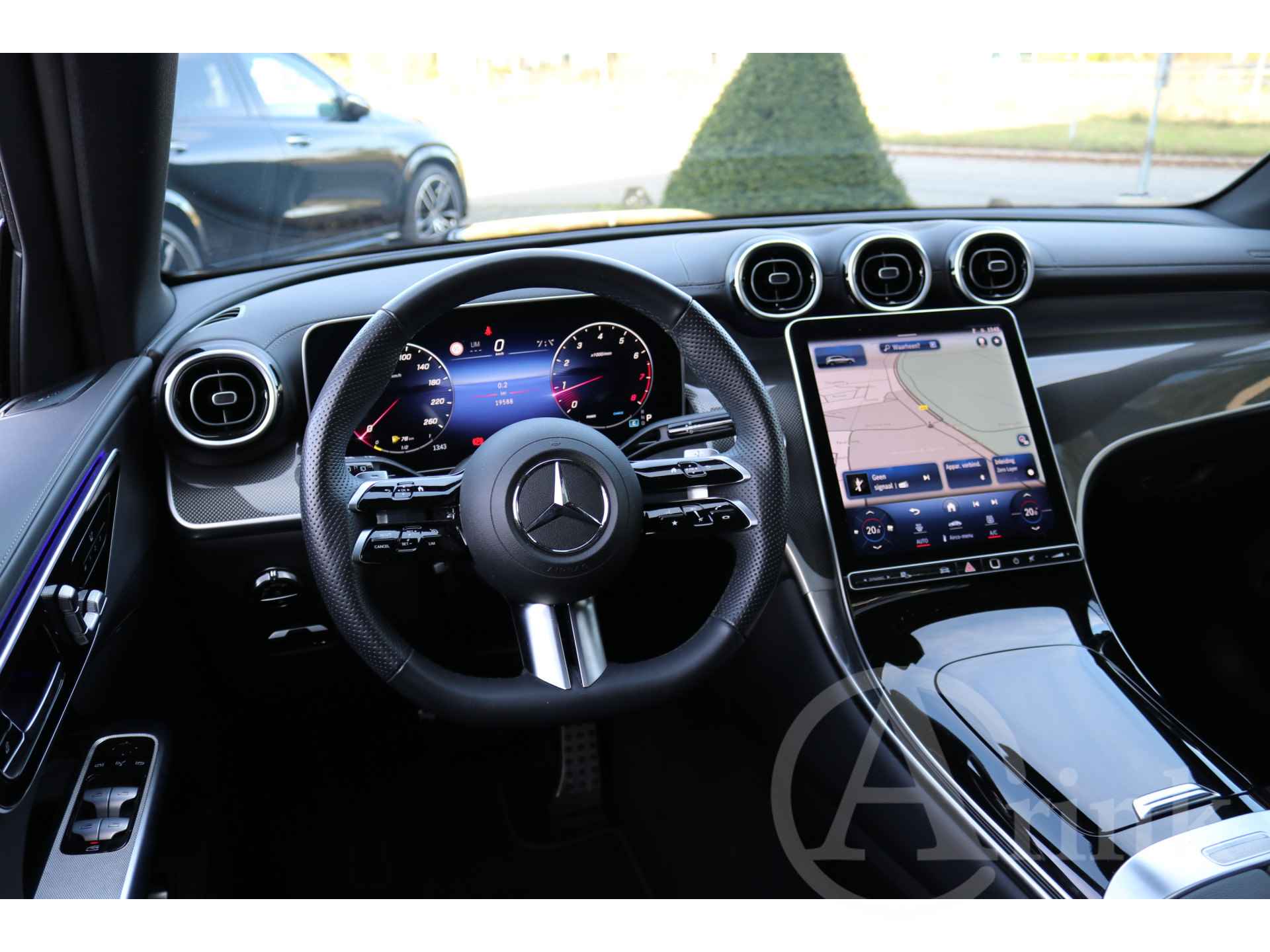 Mercedes-Benz GLC 200 4MATIC AMG Line Panoramadak, 360 Camera, Memorystoelen - 41/42