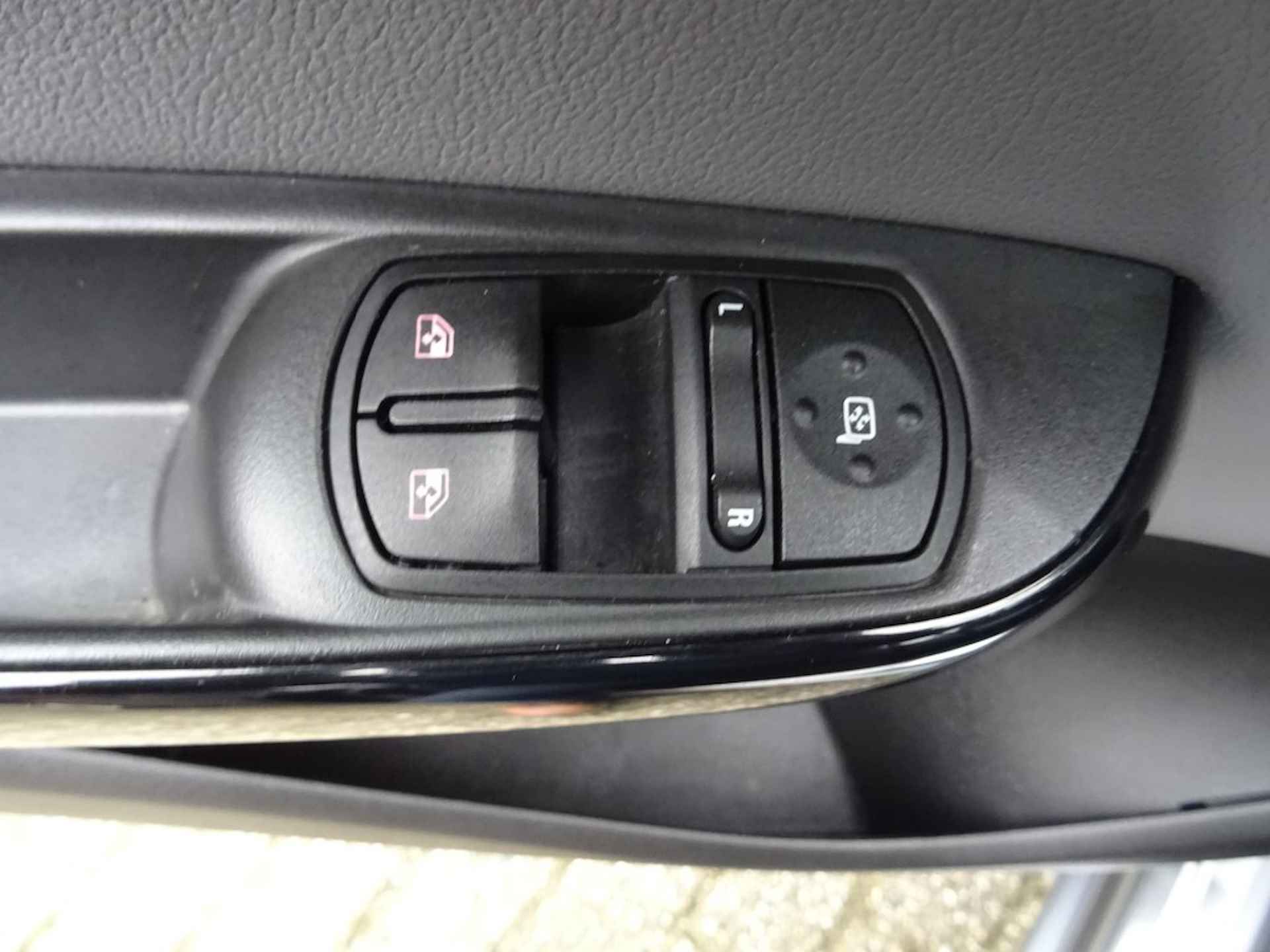 OPEL Corsa-e 1.0 TURBO INNOVATION NAVI BLUETOOTH CAMERA PDC CLIMA - 34/36