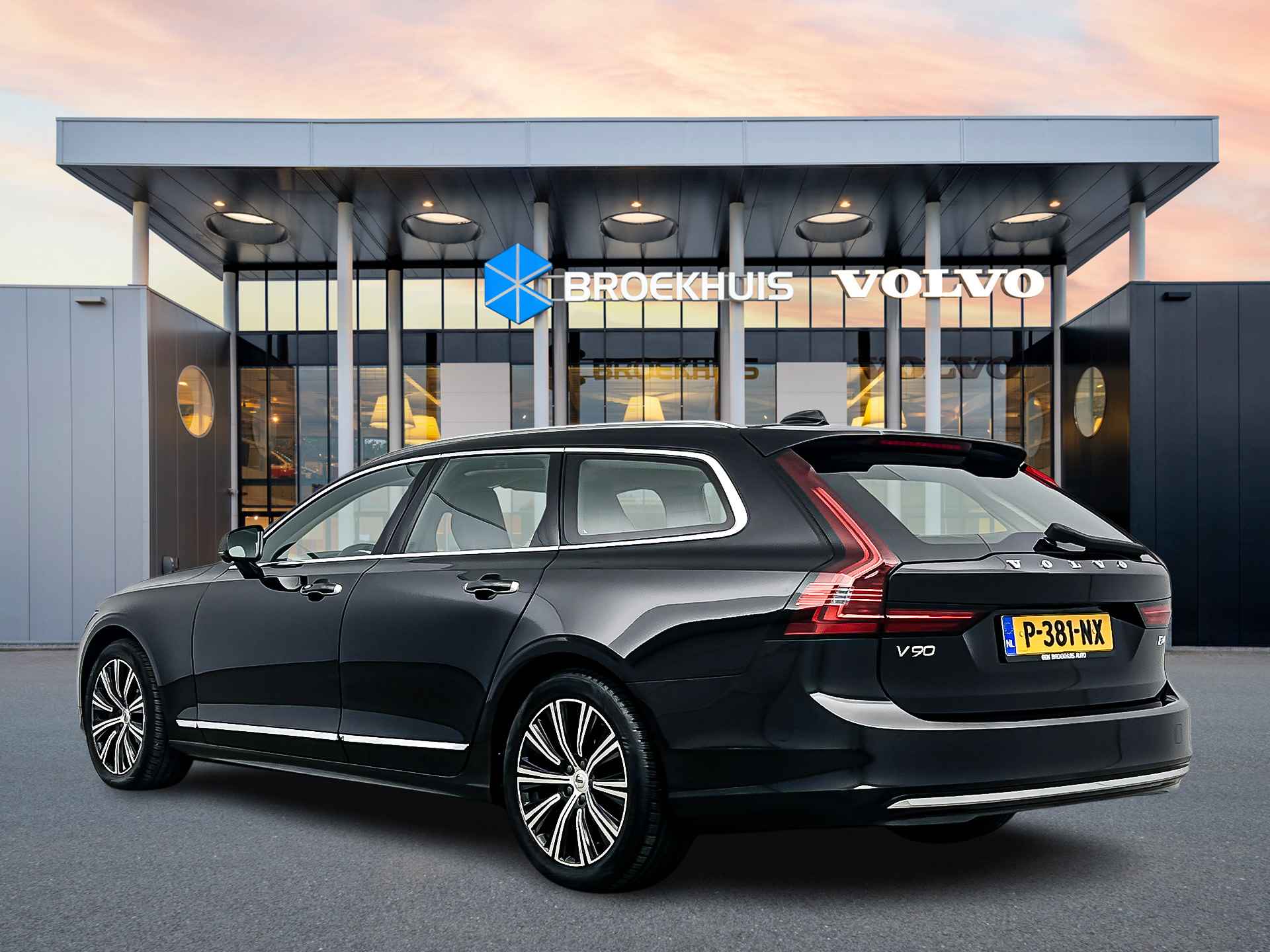 Volvo V90 B4 Inscription | Panoramadak | Head up | 360 Camera | Harman Kardon | Elektrische stoelen | Full LED | Trekhaak - 5/34