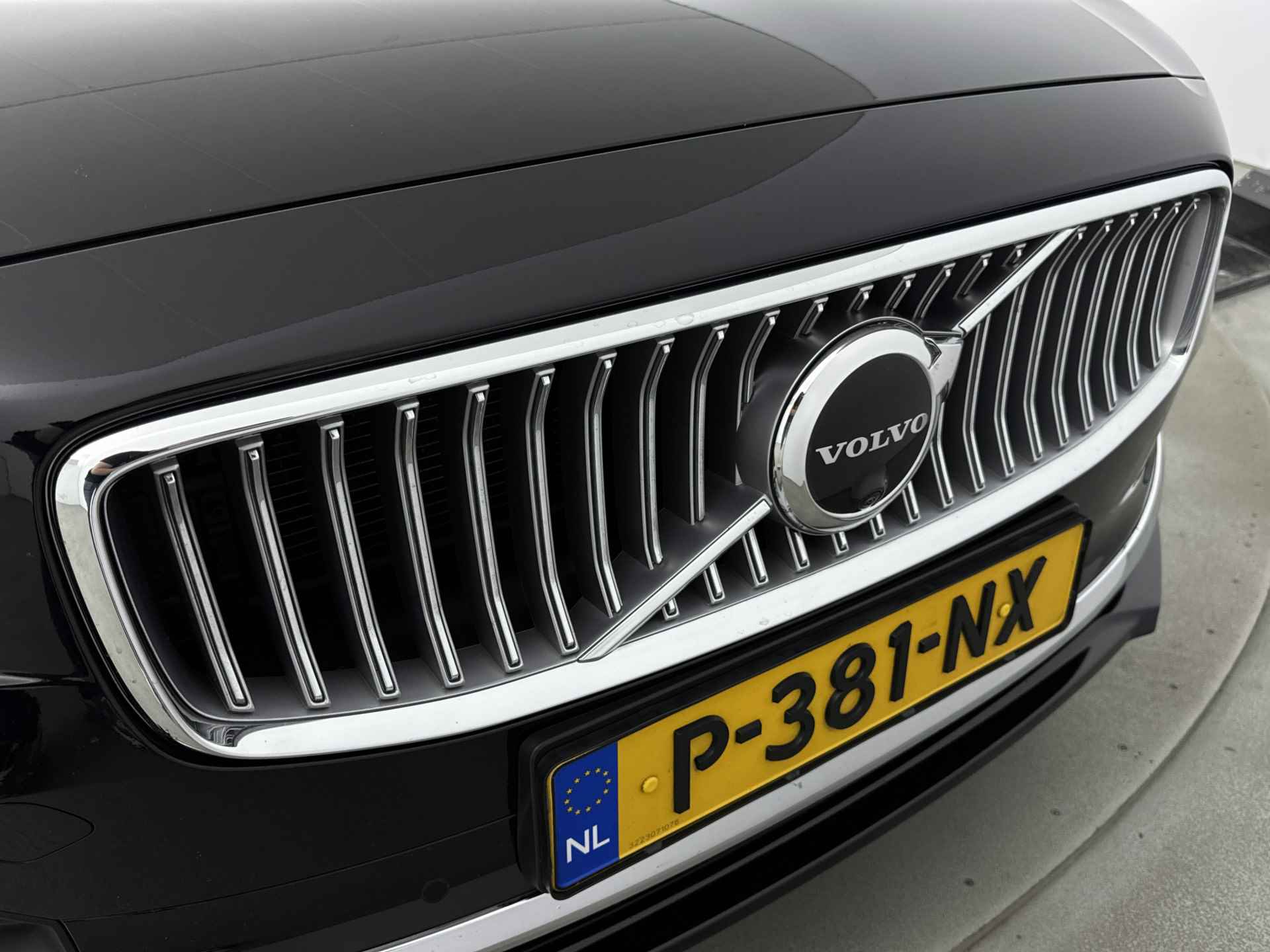 Volvo V90 B4 Inscription | Panoramadak | Head up | 360 Camera | Harman Kardon | Elektrische stoelen | Full LED | Trekhaak - 30/34