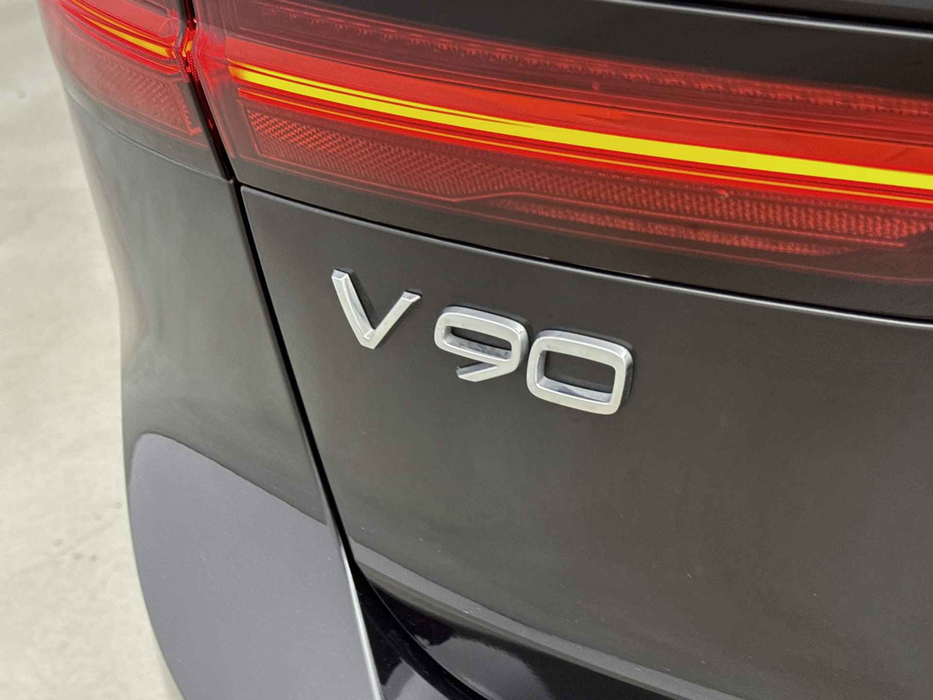 Volvo V90 B4 Inscription | Panoramadak | Head up | 360 Camera | Harman Kardon | Elektrische stoelen | Full LED | Trekhaak - 34/34