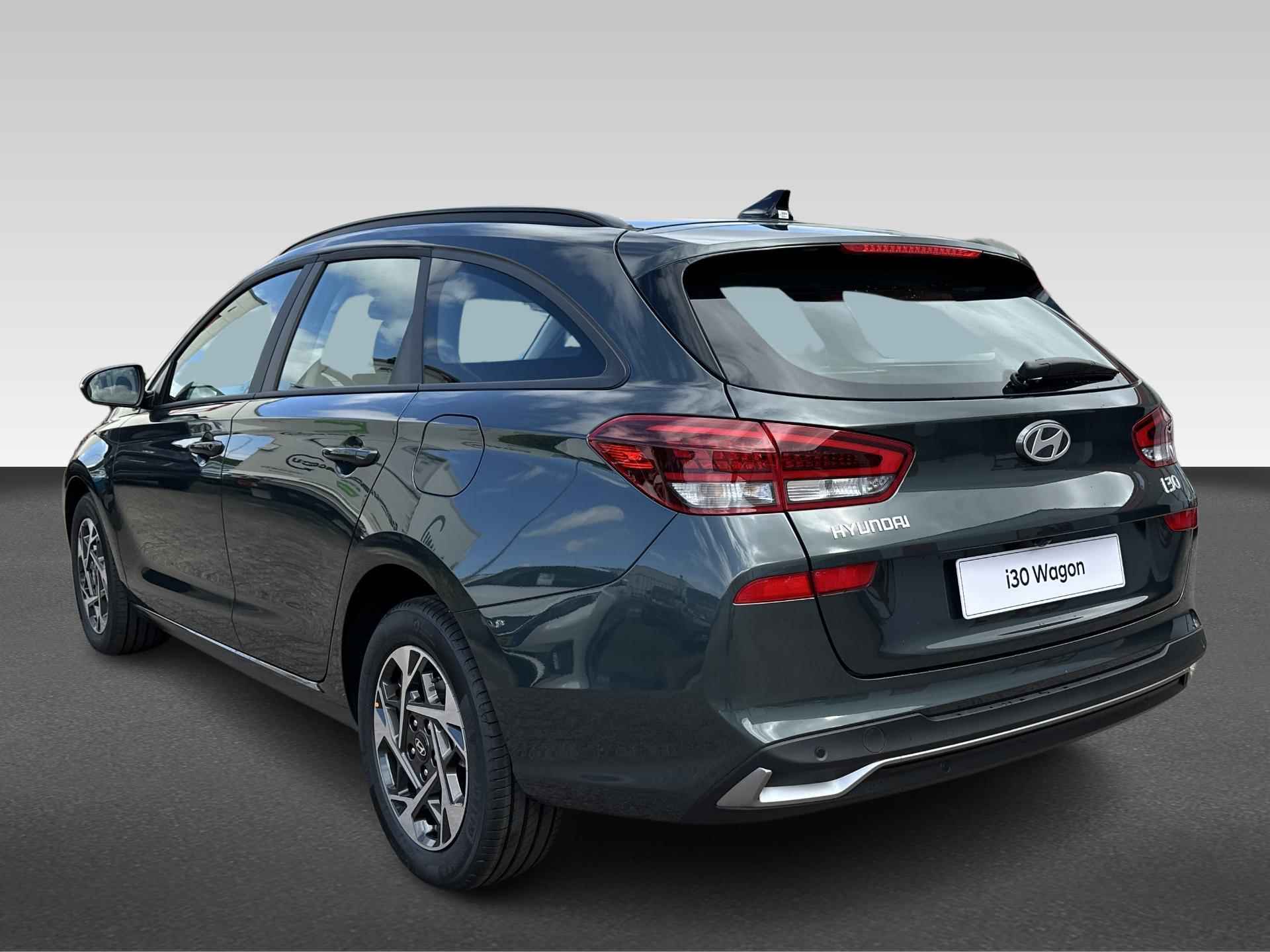 Hyundai i30 Wagon 1.0 T-GDi MHEV Comfort MY25 VAN €36.790 VOOR €33.790 - 3/24