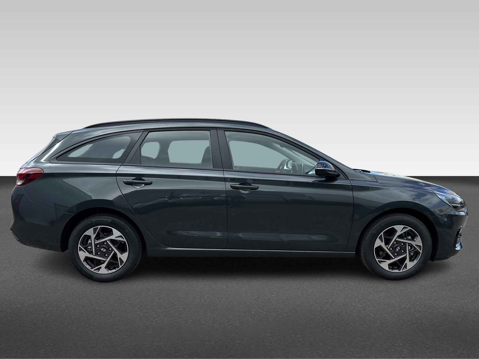 Hyundai i30 Wagon 1.0 T-GDi MHEV Comfort MY25 VAN €36.790 VOOR €33.790 - 6/24