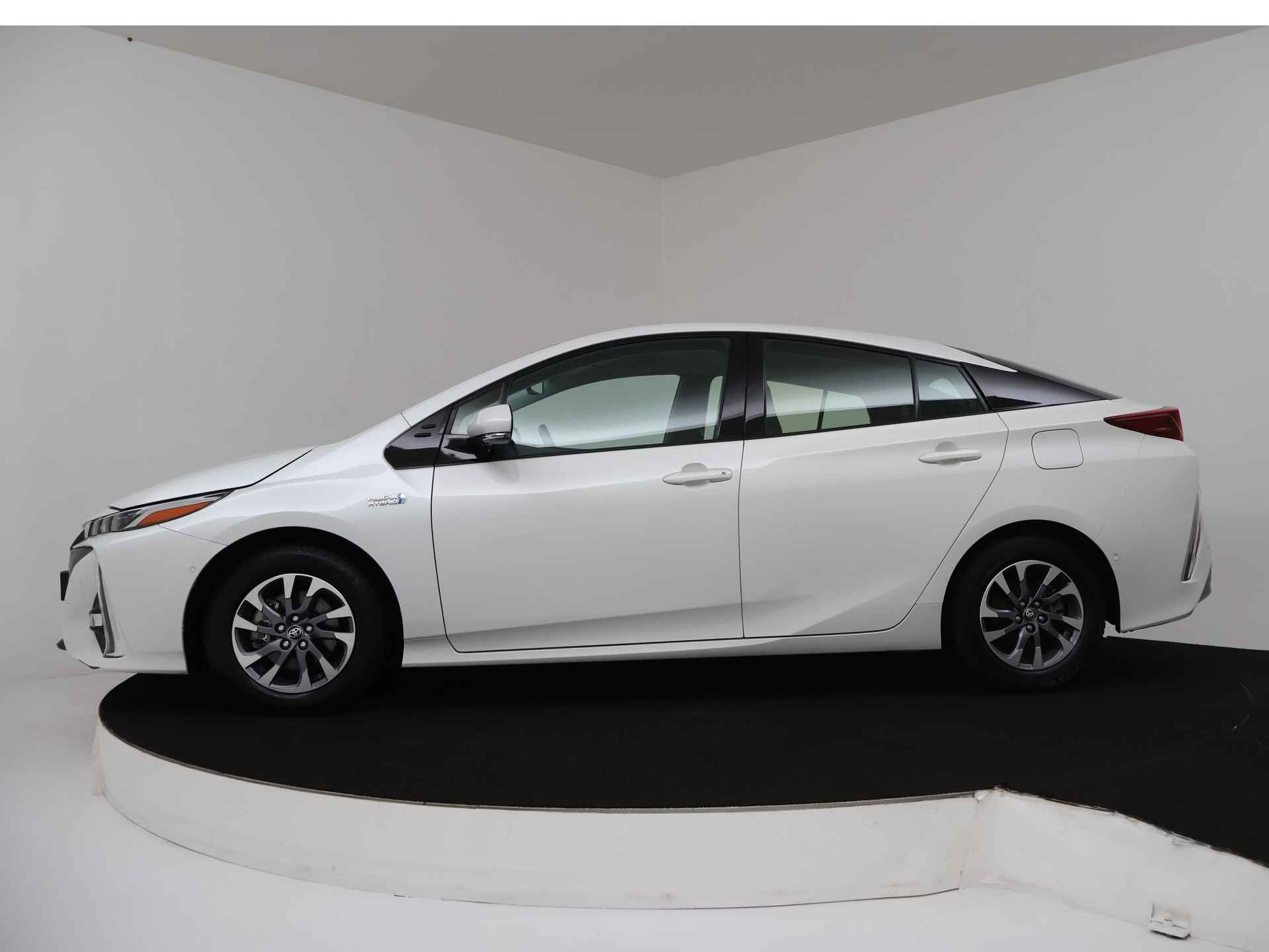 Toyota Prius 1.8 Plug-in Executive - 4/44