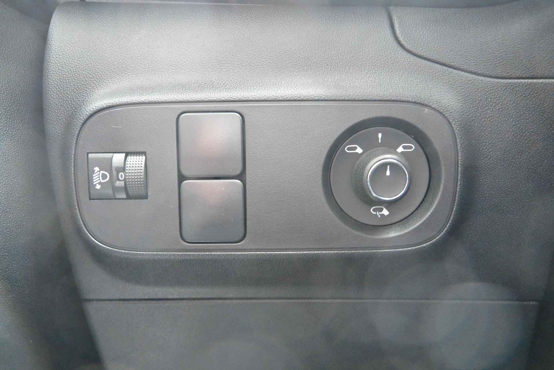 Citroën C3 PureTech 83pk Feel Edition │ Connect Nav DAB+ │ Keyless Entry & Start │ Achteruitrijcamera - 37/60