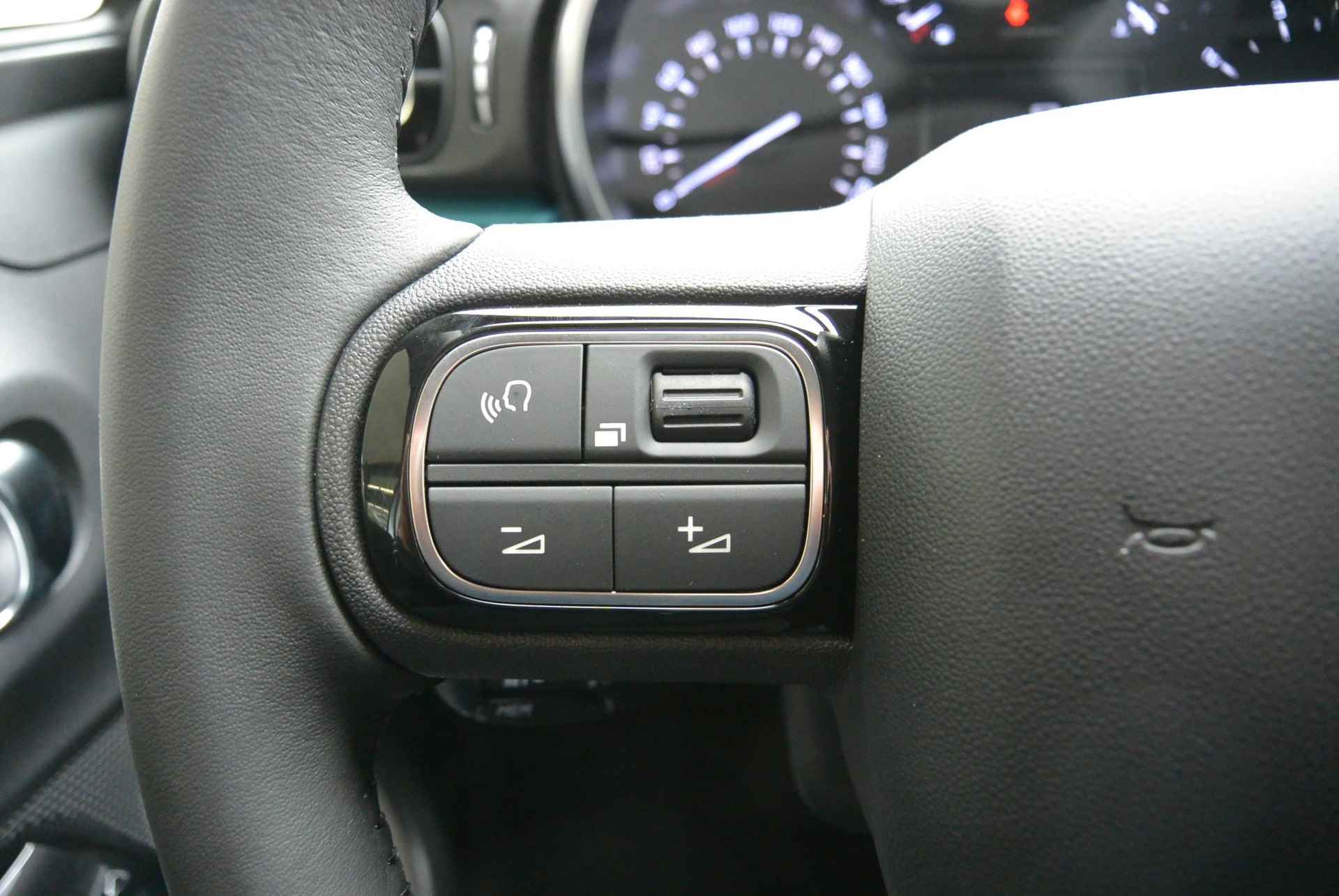 Citroën C3 PureTech 83pk Feel Edition │ Connect Nav DAB+ │ Keyless Entry & Start │ Achteruitrijcamera - 38/60