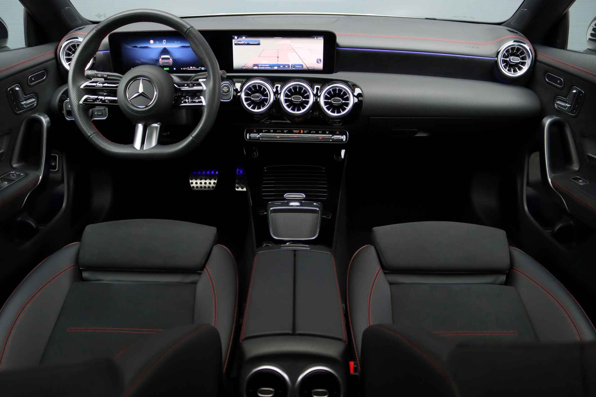 Mercedes-Benz CLA-Klasse Shooting Brake 250 e AMG Line Aut8 | Panoramadak | Distronic | Verwarmd Stuurwiel | Keyless Go | Advanced Sound System | Dodehoekassistent | Camera | Augmented Reality | - 3/40