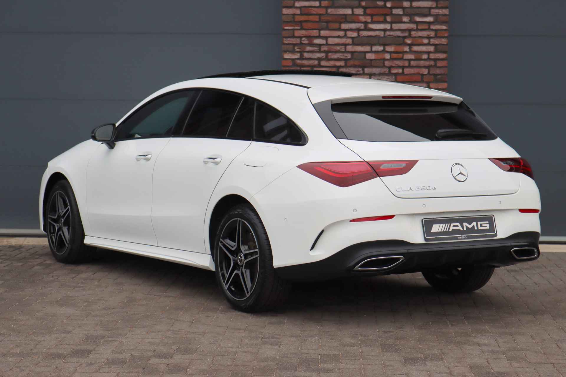 Mercedes-Benz CLA-Klasse Shooting Brake 250 e AMG Line Aut8 | Panoramadak | Distronic | Verwarmd Stuurwiel | Keyless Go | Advanced Sound System | Dodehoekassistent | Camera | Augmented Reality | - 6/40