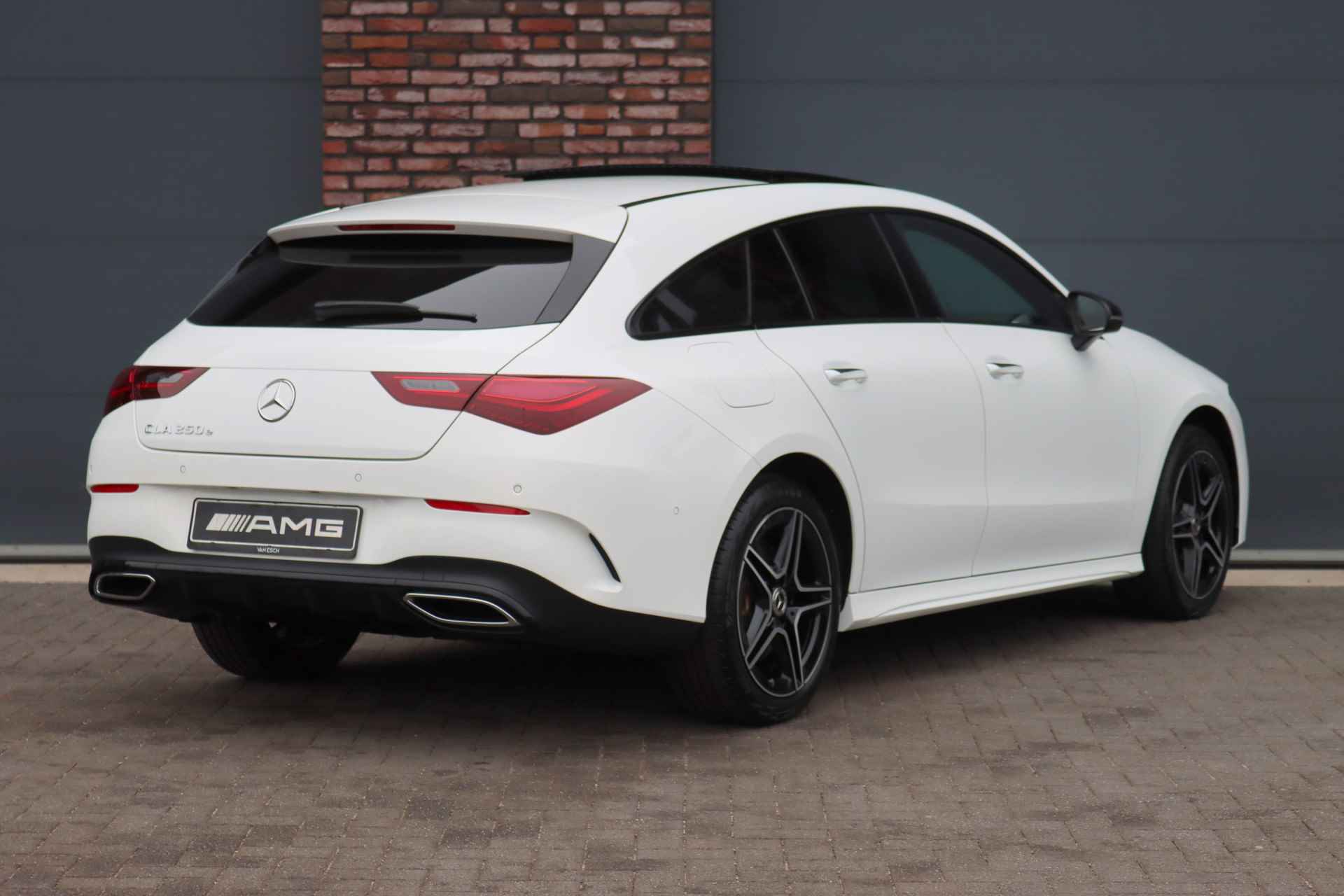 Mercedes-Benz CLA-Klasse Shooting Brake 250 e AMG Line Aut8 | Panoramadak | Distronic | Verwarmd Stuurwiel | Keyless Go | Advanced Sound System | Dodehoekassistent | Camera | Augmented Reality | - 8/40