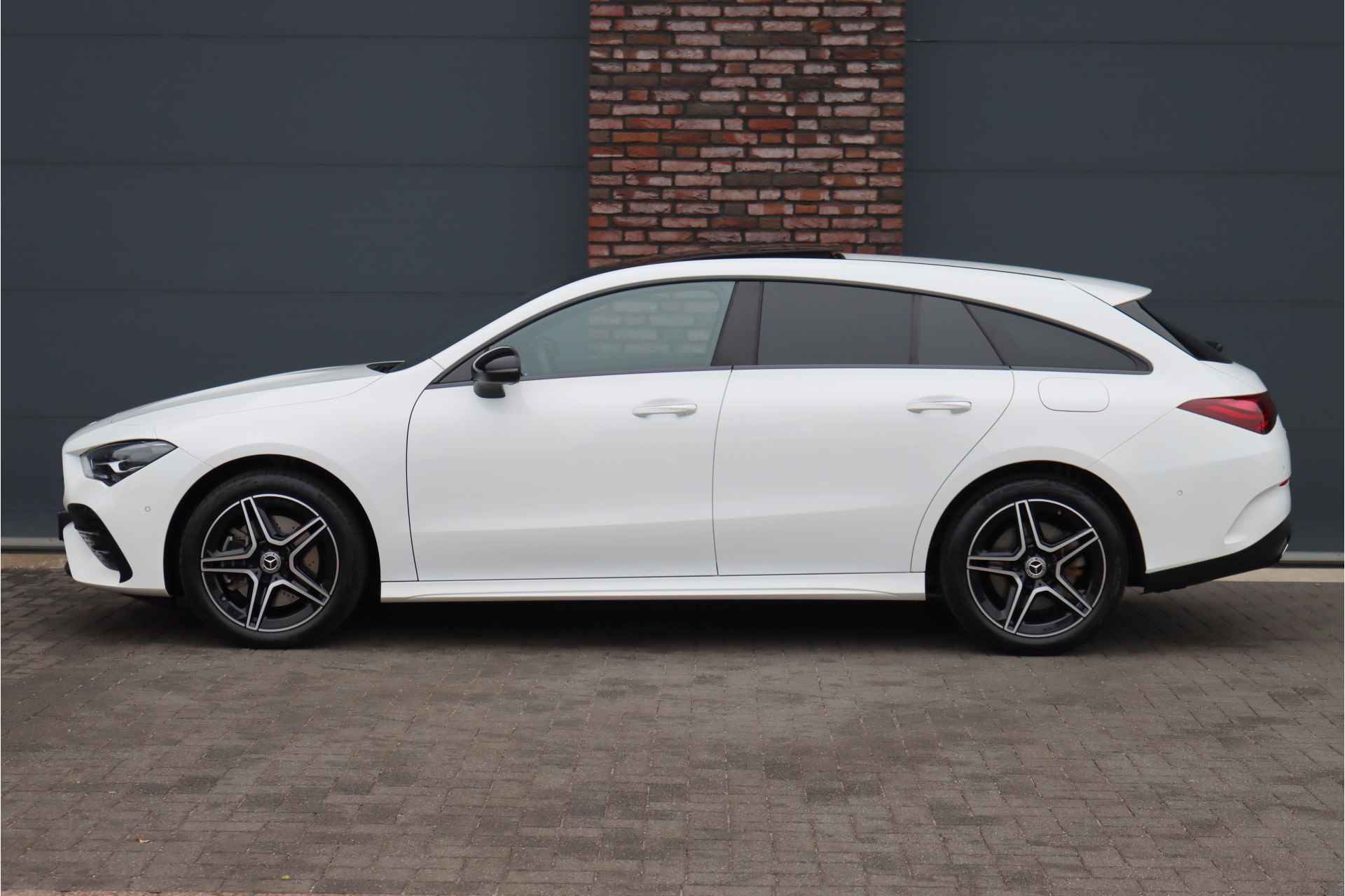 Mercedes-Benz CLA-Klasse Shooting Brake 250 e AMG Line Aut8 | Panoramadak | Distronic | Verwarmd Stuurwiel | Keyless Go | Advanced Sound System | Dodehoekassistent | Camera | Augmented Reality | - 10/40