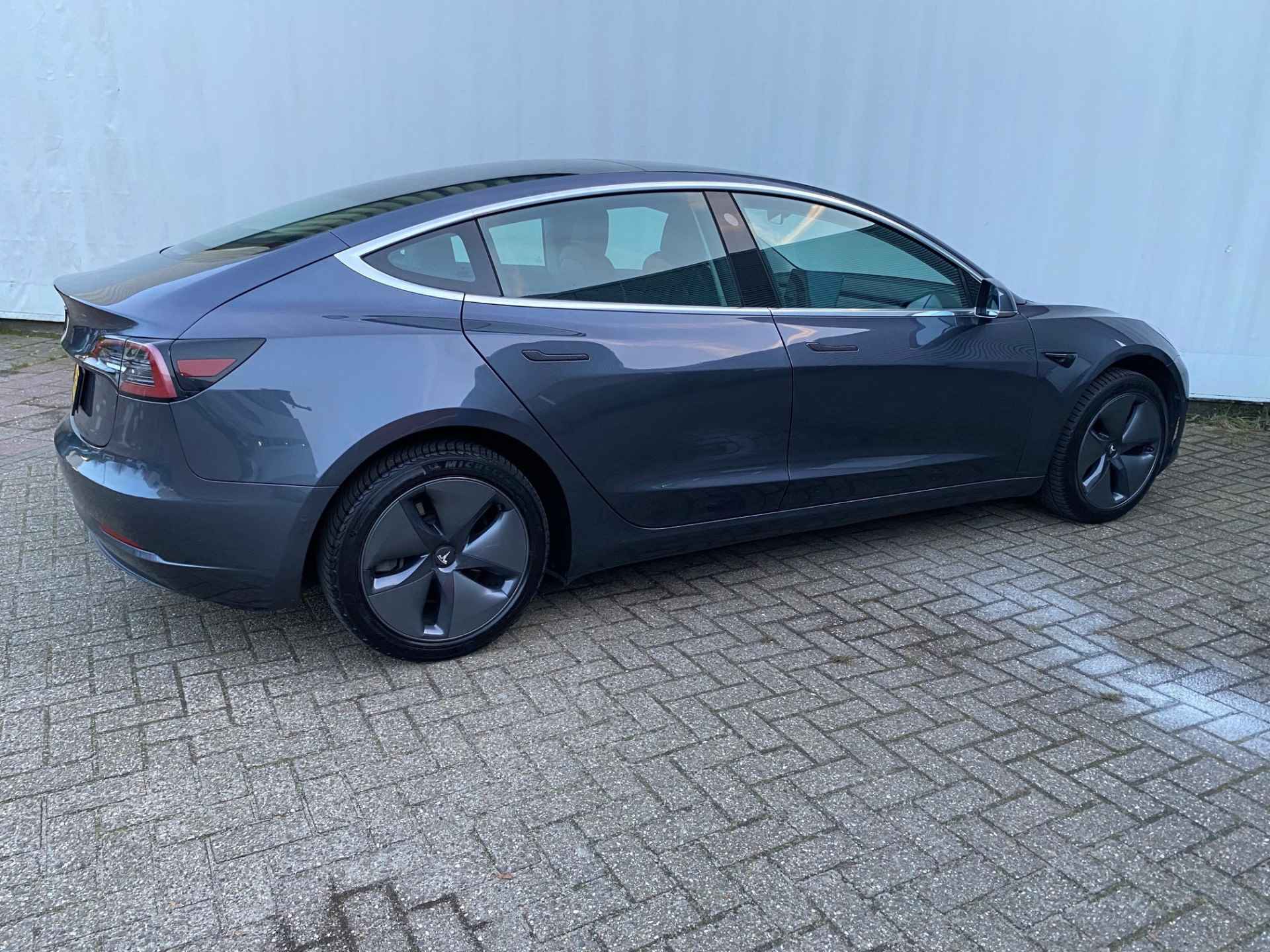 Tesla Model 3 Standard RWD Plus 60 kWh - 4/18