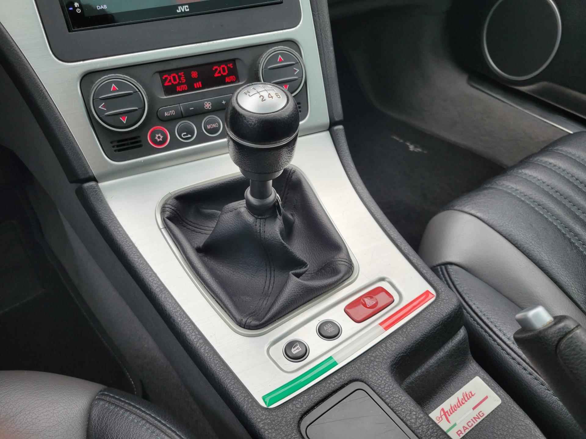 Alfa Romeo Brera 2.2 JTS SkyWindow | Cruise | NAP | Uiterst net - 34/38