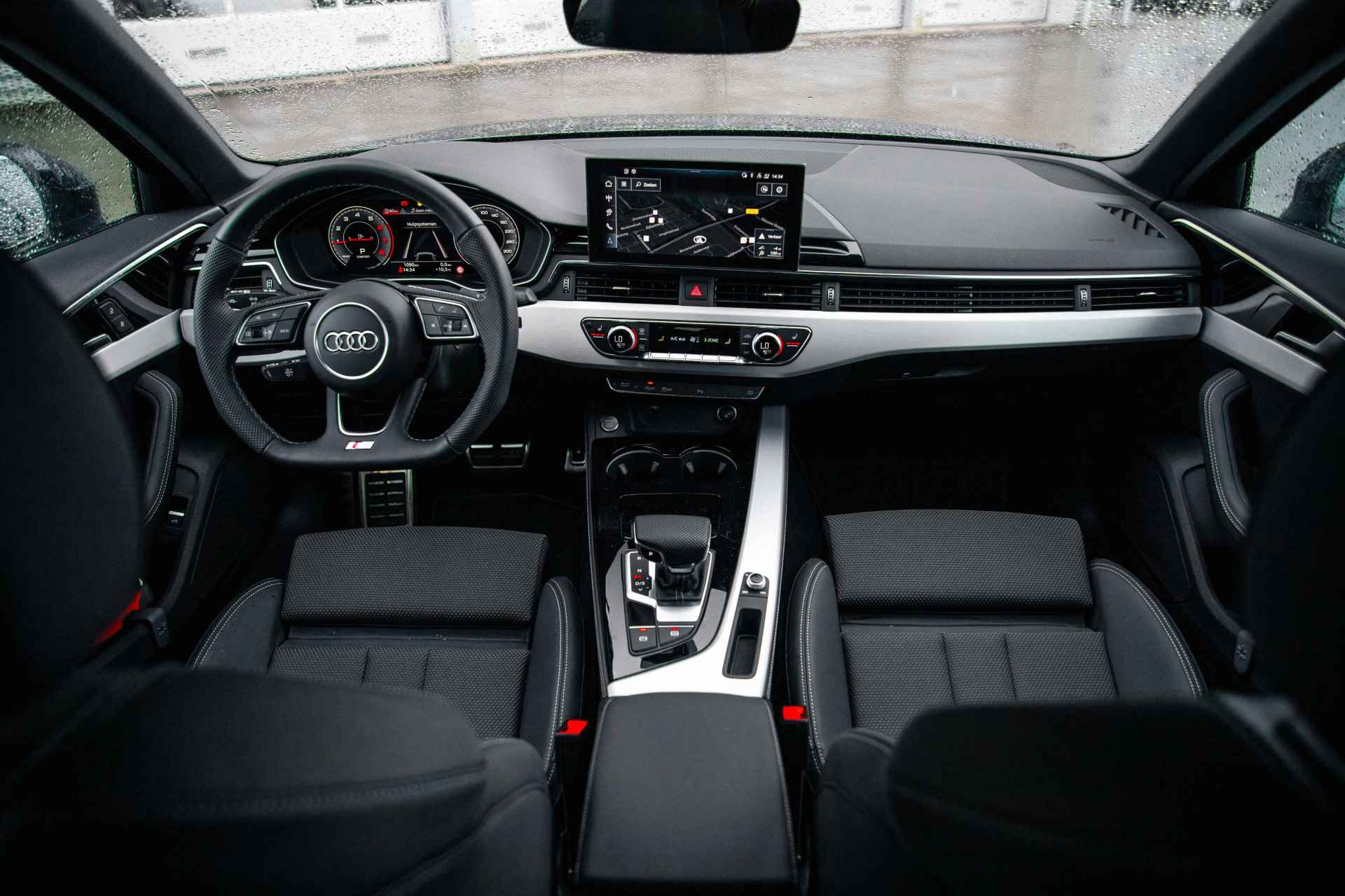 Audi A4 Limousine 35TFSI 150PK S edition Competition | Stoelverwarming | 19" | Afgevlakt Stuur | - 9/61