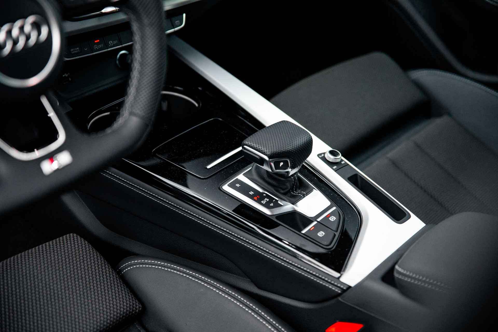 Audi A4 Limousine 35TFSI 150PK S edition Competition | Stoelverwarming | 19" | Afgevlakt Stuur | - 15/61