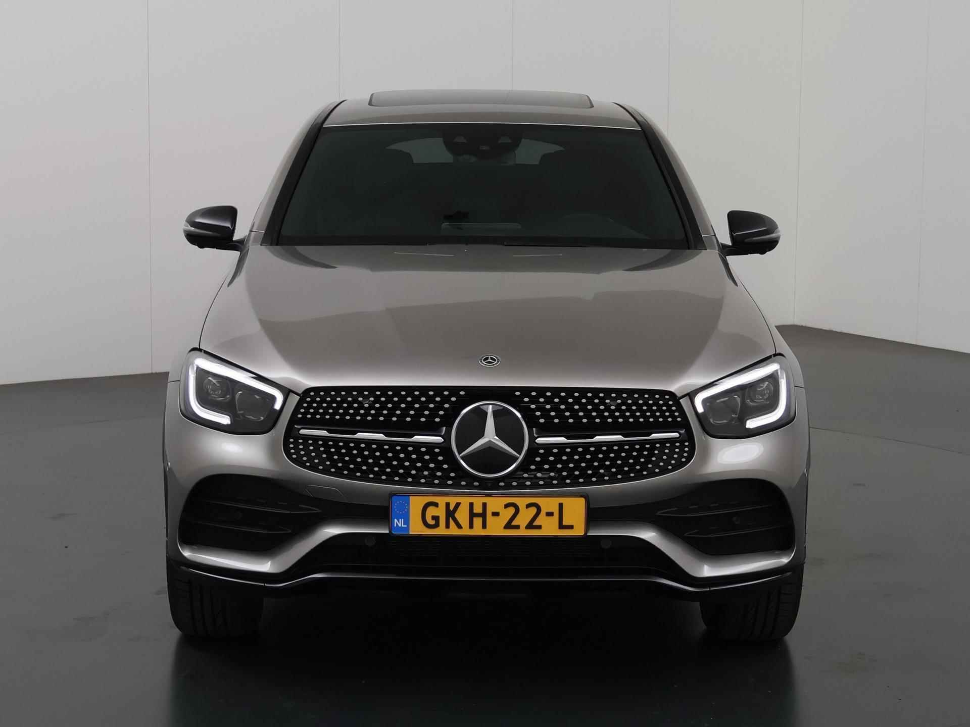 Mercedes-Benz GLC-klasse 300e 4MATIC Premium Plus | Adaptieve Cruise Control | Luchtvering | Camera | Sportstoelen | Climate Control | Interieur Verlichting | Ele. verstelbare stoelen + Geheugen | Panoramadak | - 4/57