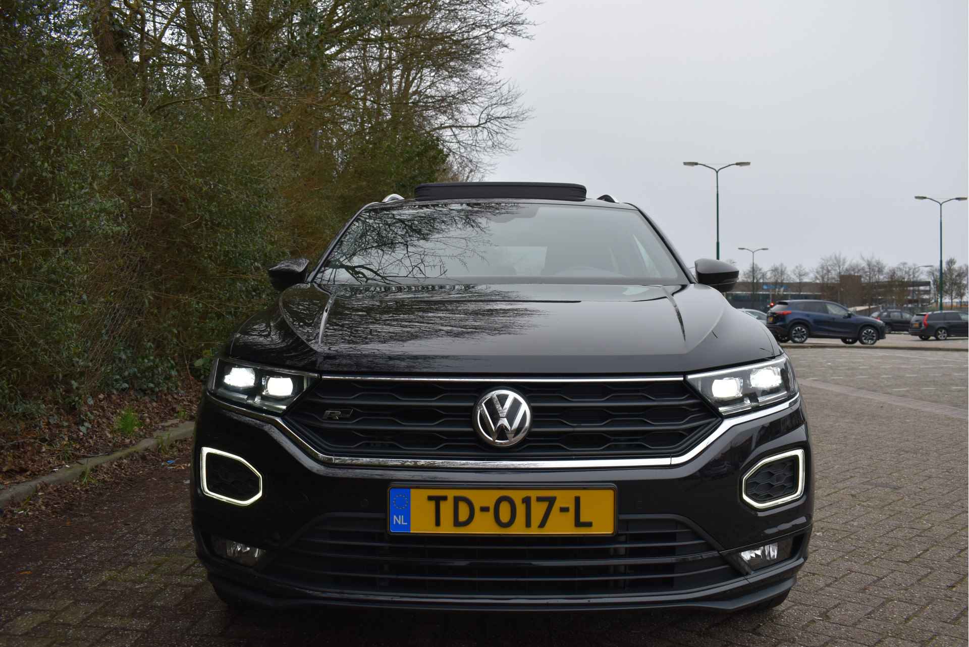 Volkswagen T-Roc 2.0 TSI 4Motion Sport,ORGINEEL NEDERLANDSE AUTO,SCHUIF/KANTELDAK,ELECTR BEDIENDE ACHTERKLEP,AFN TREKHAAK, BOEKJES,NAP EN ONDERHO - 6/76