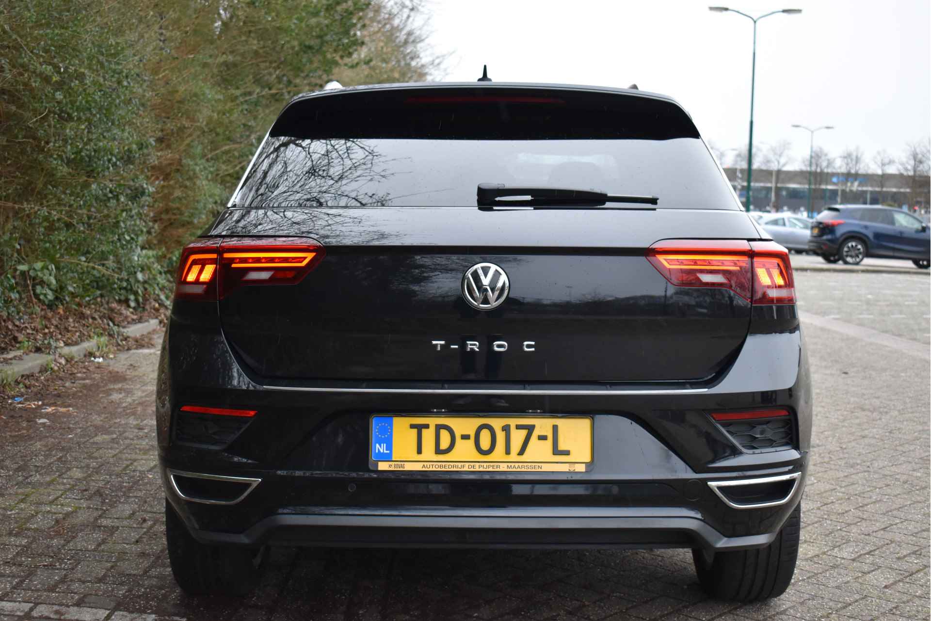 Volkswagen T-Roc 2.0 TSI 4Motion Sport,ORGINEEL NEDERLANDSE AUTO,SCHUIF/KANTELDAK,ELECTR BEDIENDE ACHTERKLEP,AFN TREKHAAK, BOEKJES,NAP EN ONDERHO - 11/76