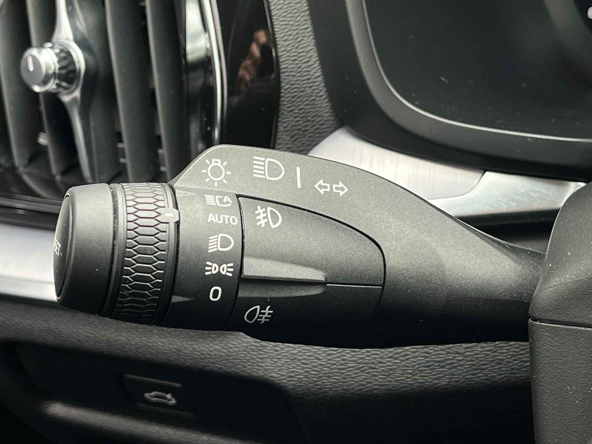 Volvo V60 2.0 B4 Core | Pilot Assist | BLIS | Camera | Keyless | - 19/24