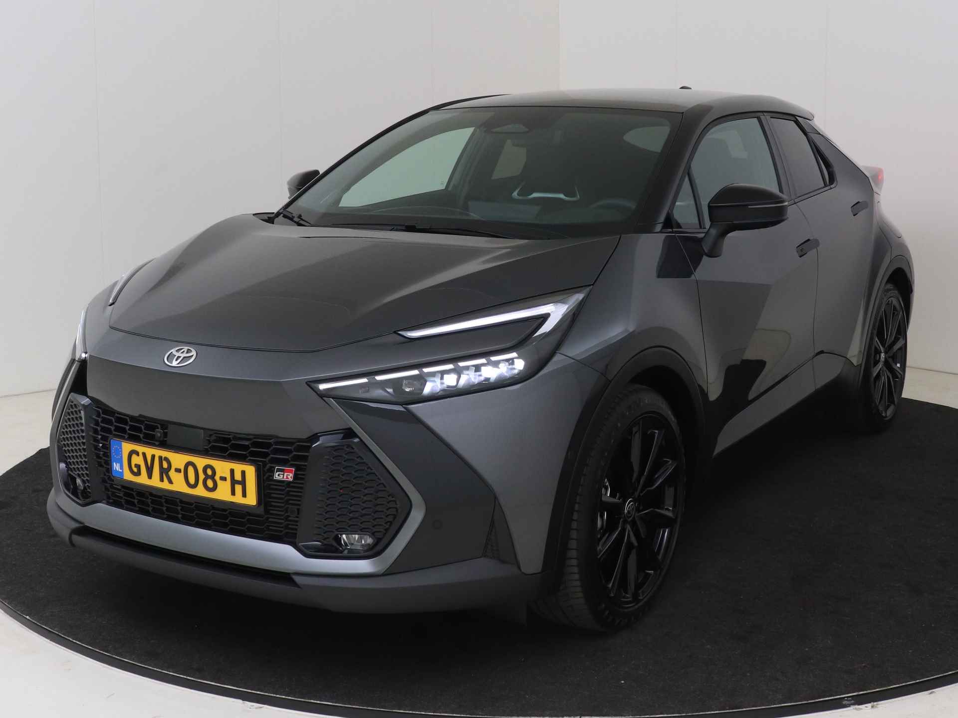 Toyota C-HR 2.0 Hybrid 200 GR SPORT Première Edition *Demo | JBL | Dodehoekdetectie | Camera 360° | sensoren rondom + parkeer assistent | Head Up Display | Sfeerverlichting | Sportstoelen GR-Sport Leder/alcantara | - 28/65