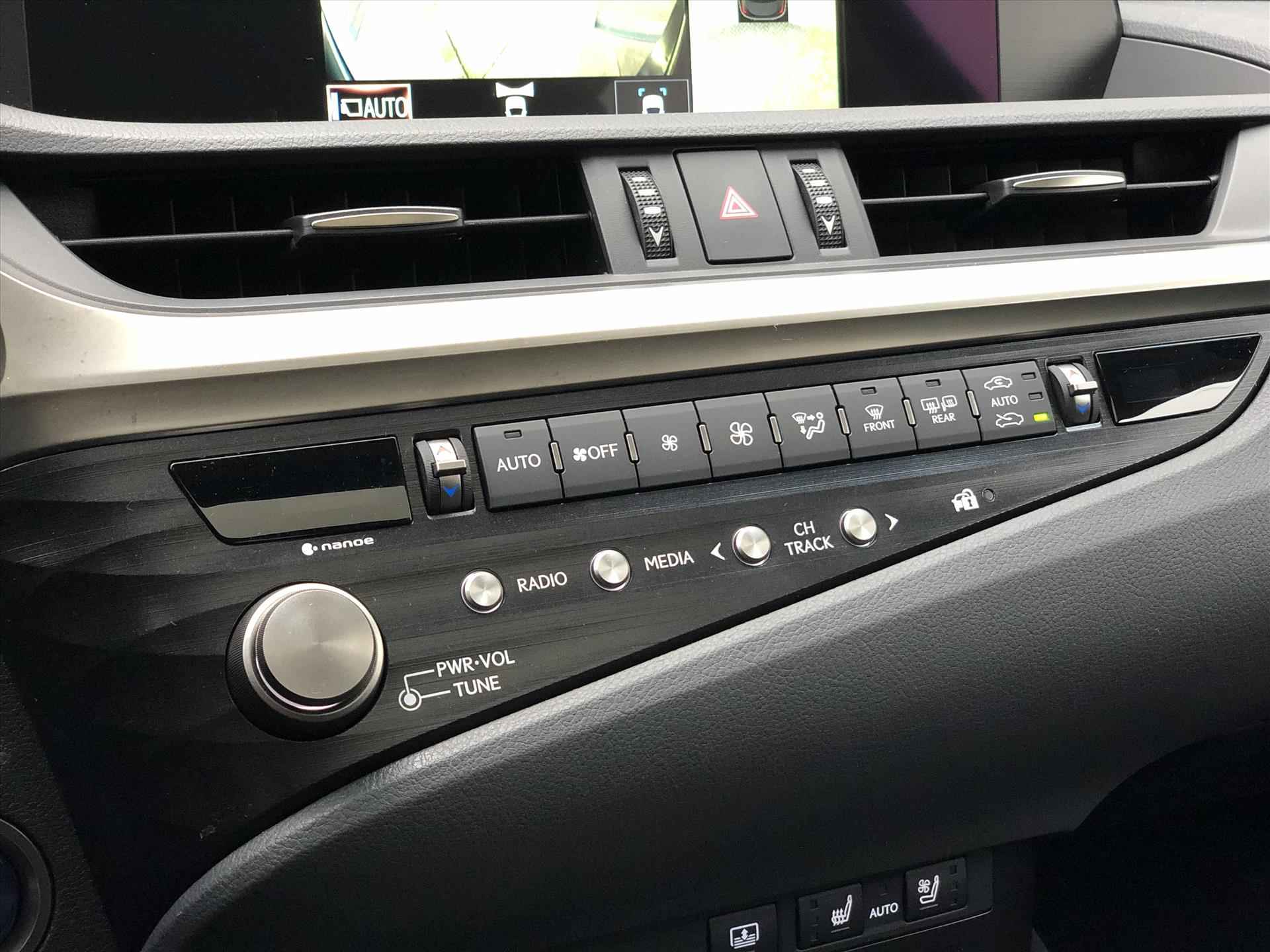 Lexus Es 300h Executive Line | Schuifdak, Navigatie, 360 Camera, Stoelventilatie, Leer, Geheugenfunctie, Dodehoekherkenning - 40/49