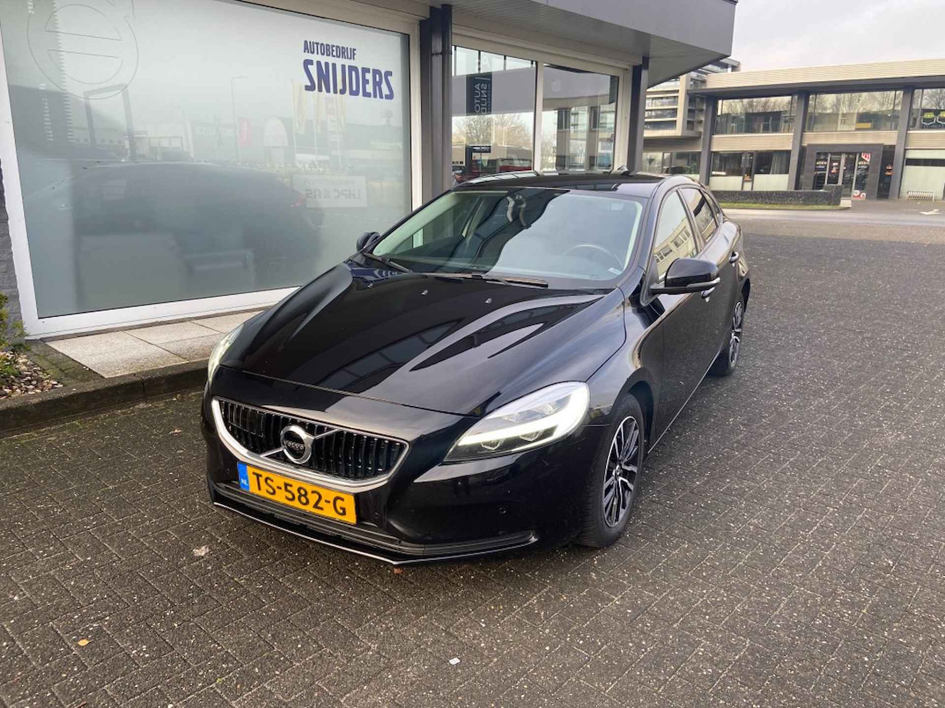 VOLVO V40 2.0 D2 EDITION+ GEARTRONIC - 2/28