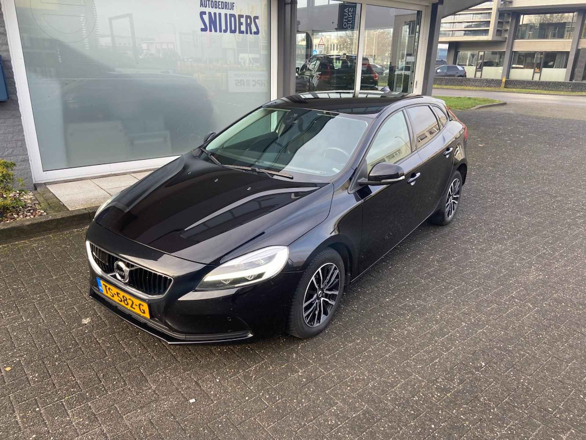 VOLVO V40 2.0 D2 EDITION+ GEARTRONIC - 3/28