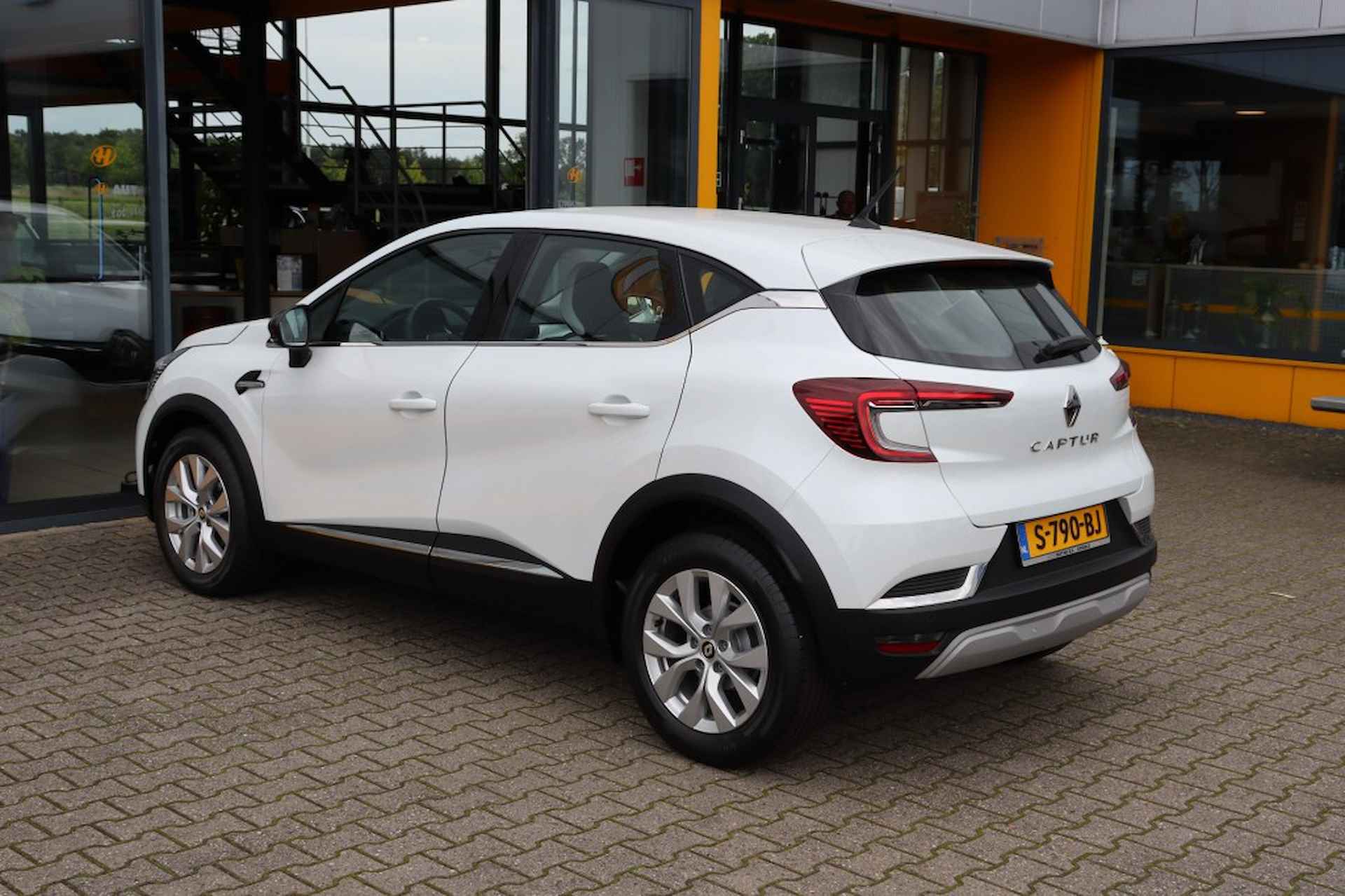 RENAULT Captur 1.3 TCe 140 pk Hybrid  Intens - camera - LED - 7/45