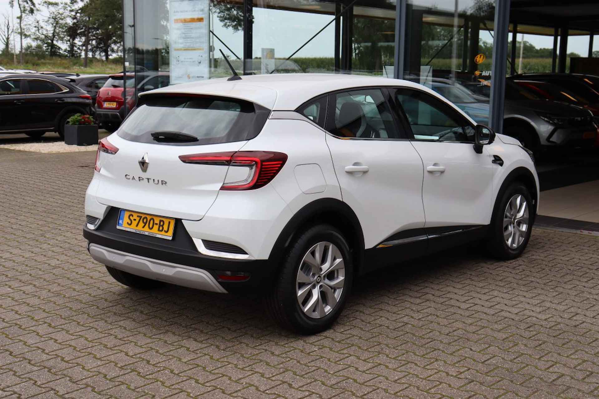 RENAULT Captur 1.3 TCe 140 pk Hybrid  Intens - camera - LED - 9/45