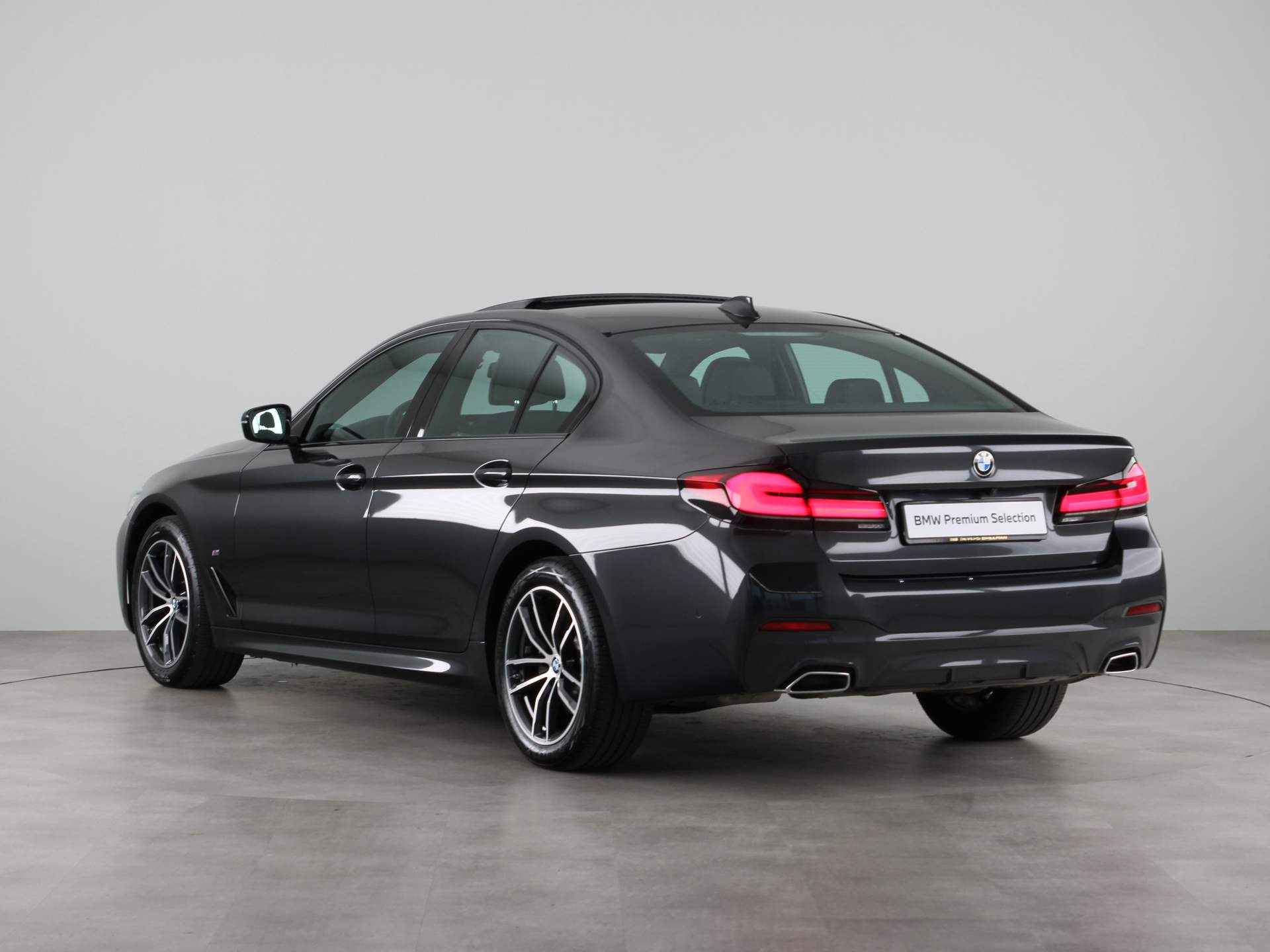 BMW 5 Serie 520i Sedan Business Edition Plus M-Sport - 13/27