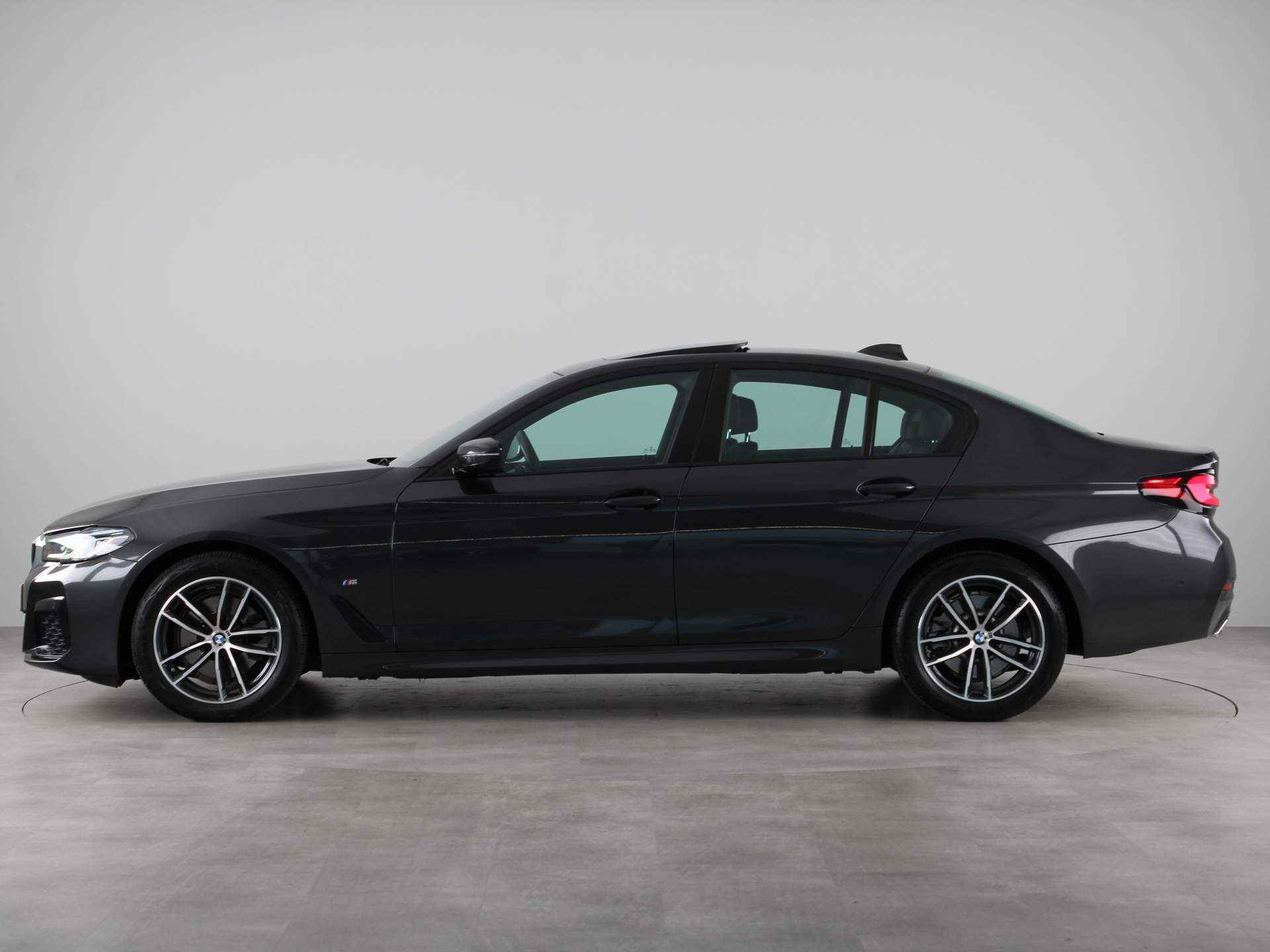 BMW 5 Serie 520i Sedan Business Edition Plus M-Sport - 14/27