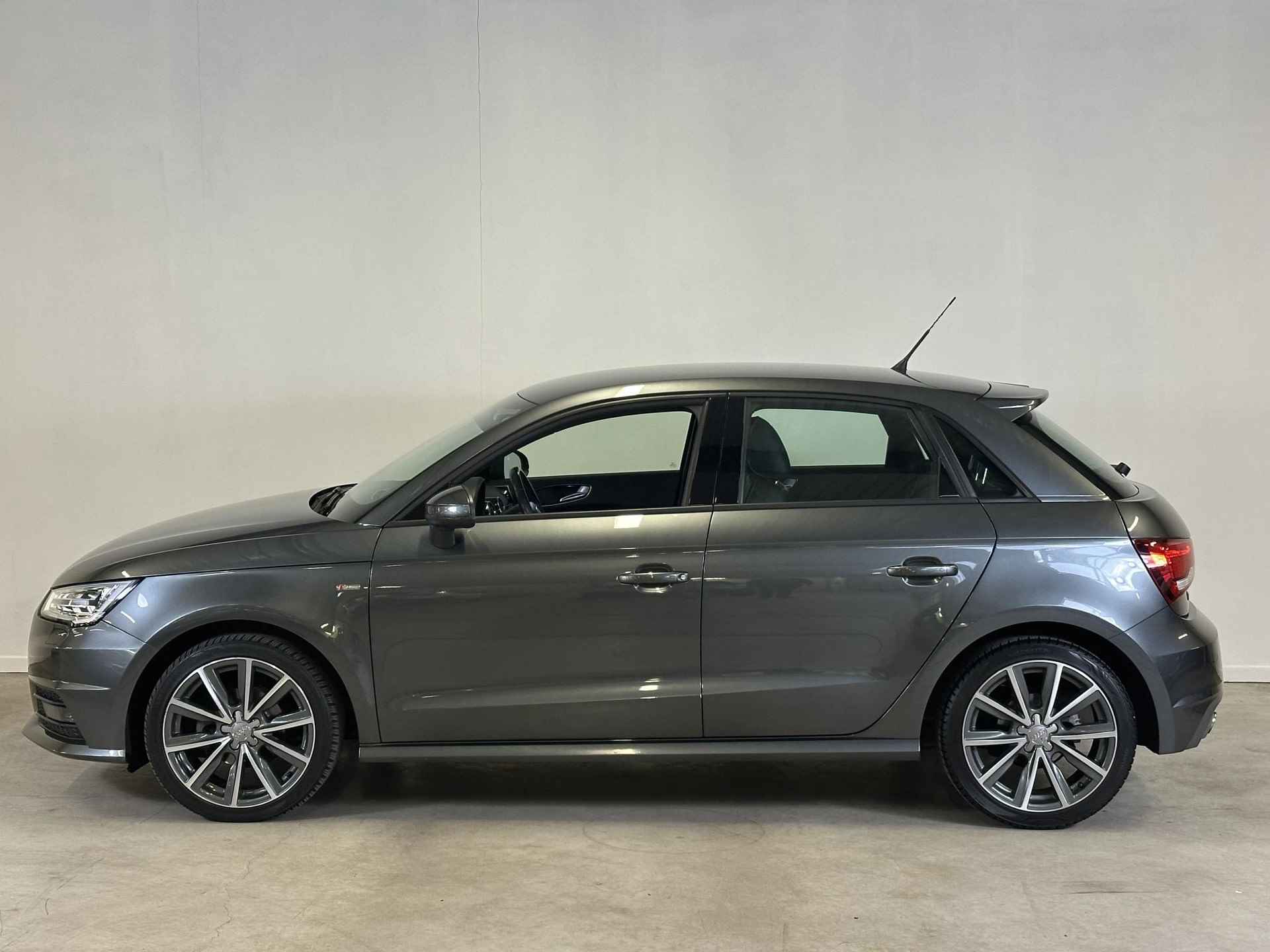 Audi A1 Sportback 1.0 TFSI S-Tronic Advance Sport S-Line | Navigatie | 17-Inch | Parkeersensoren | NL-Auto - 10/26