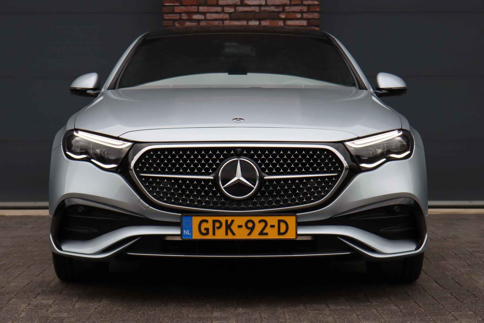 Mercedes-Benz E-Klasse 300 e AMG Line Aut9 | Widescreen | Distronic Pro | Trekhaak | Digital Light | Panoramadak | Keyless Go | Surround Camera | Augmented Reality | Dodehoekassistent | - 14/45